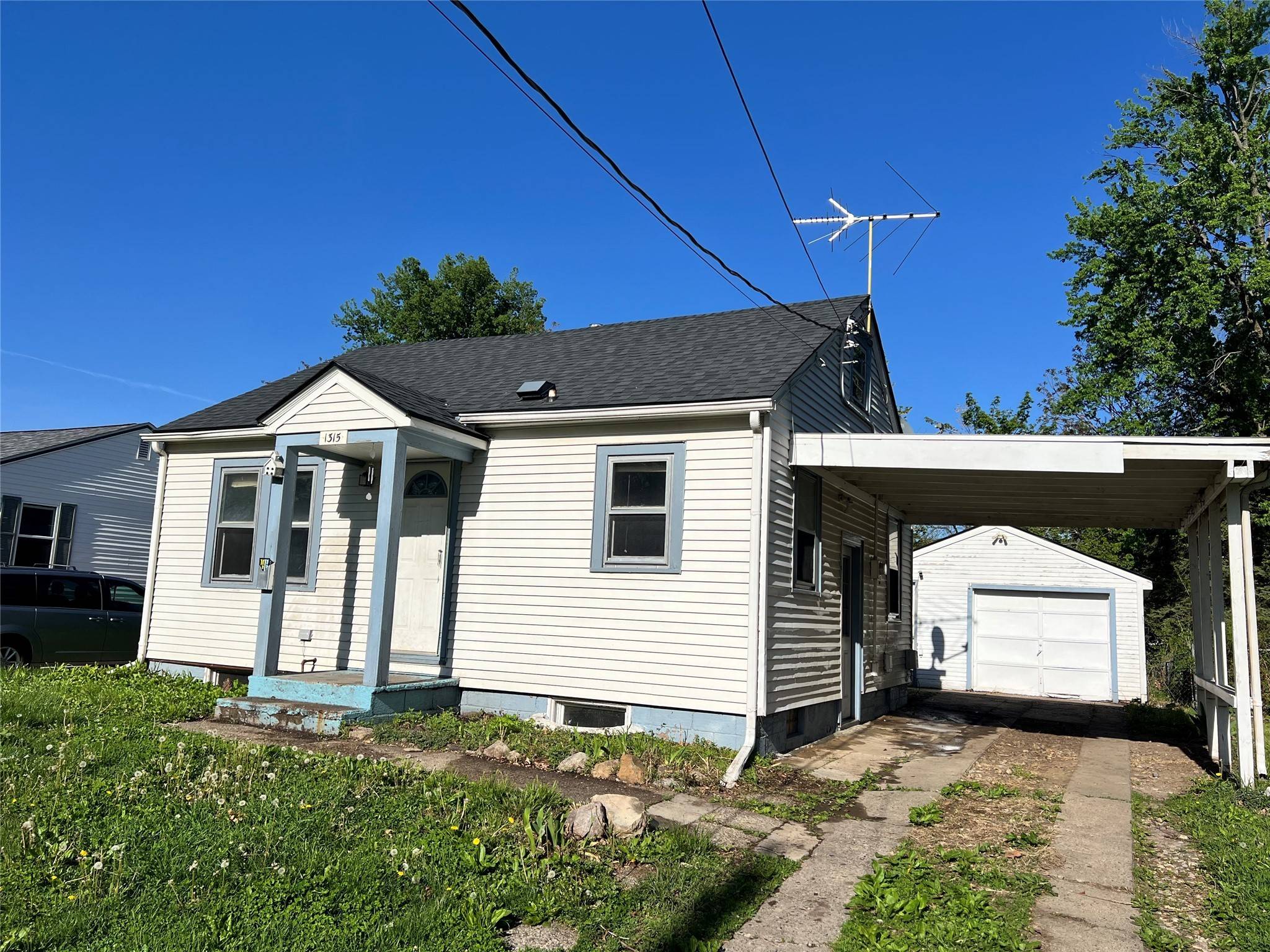 Des Moines, IA 50317,1315 E 25th Street