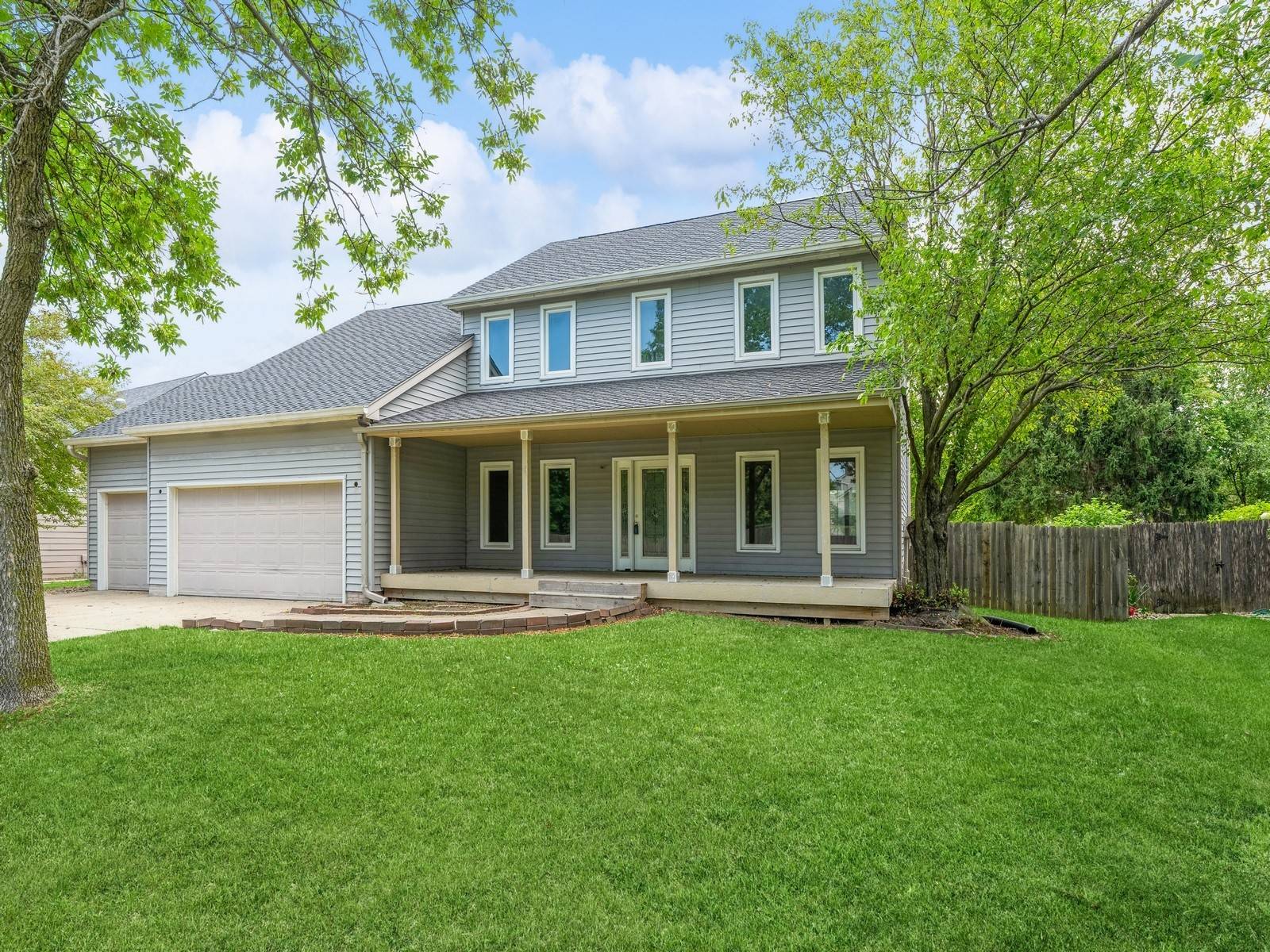 Clive, IA 50325,2085 Country Club Boulevard