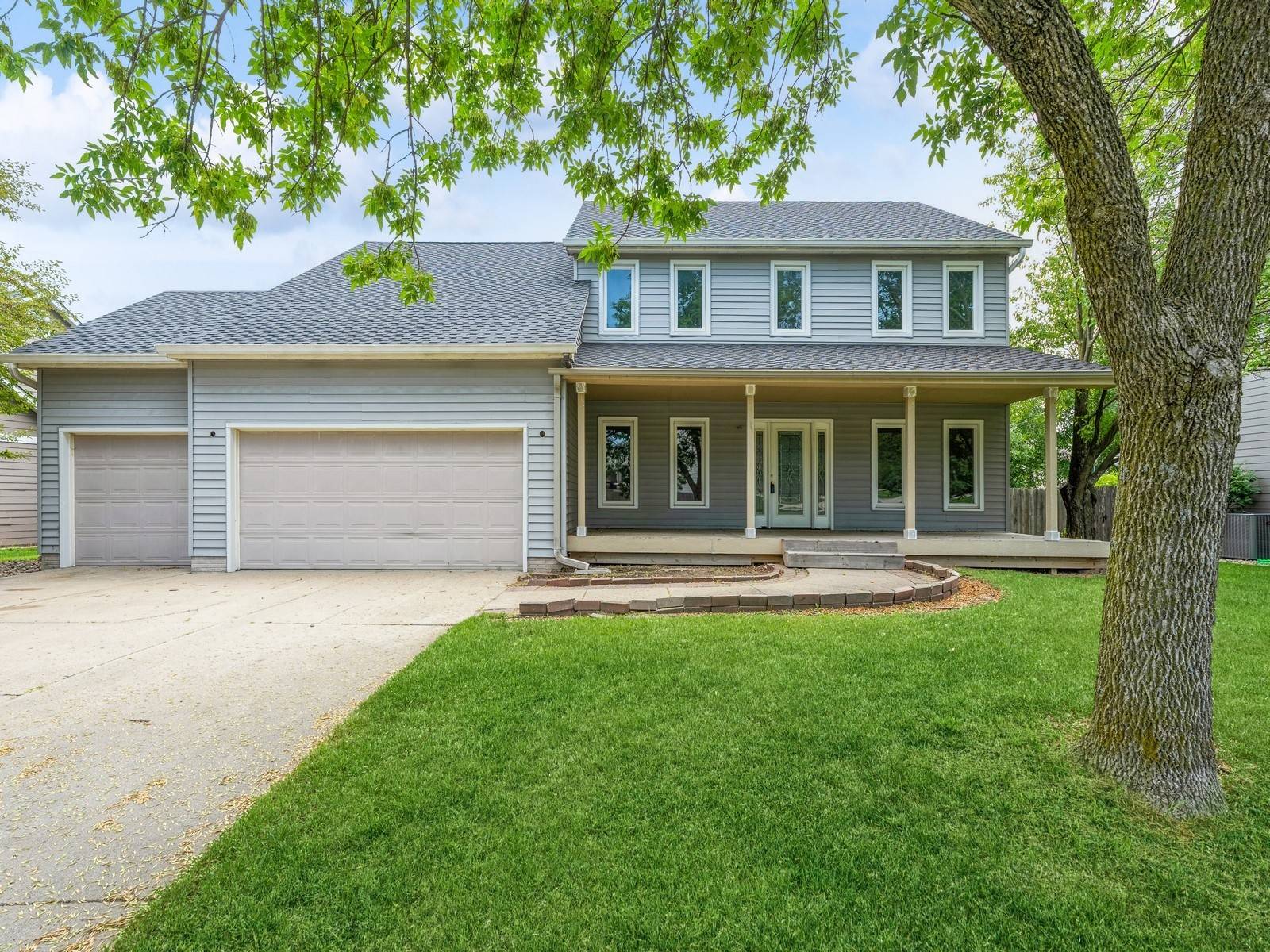 Clive, IA 50325,2085 Country Club Boulevard