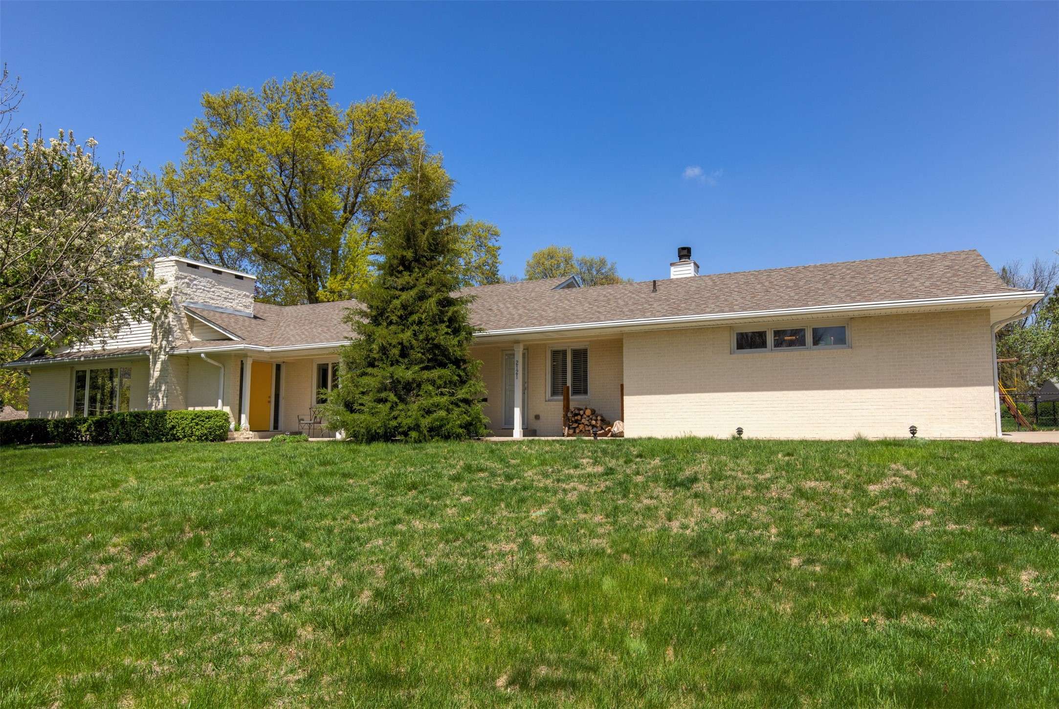 Des Moines, IA 50321,2121 Wakonda Drive