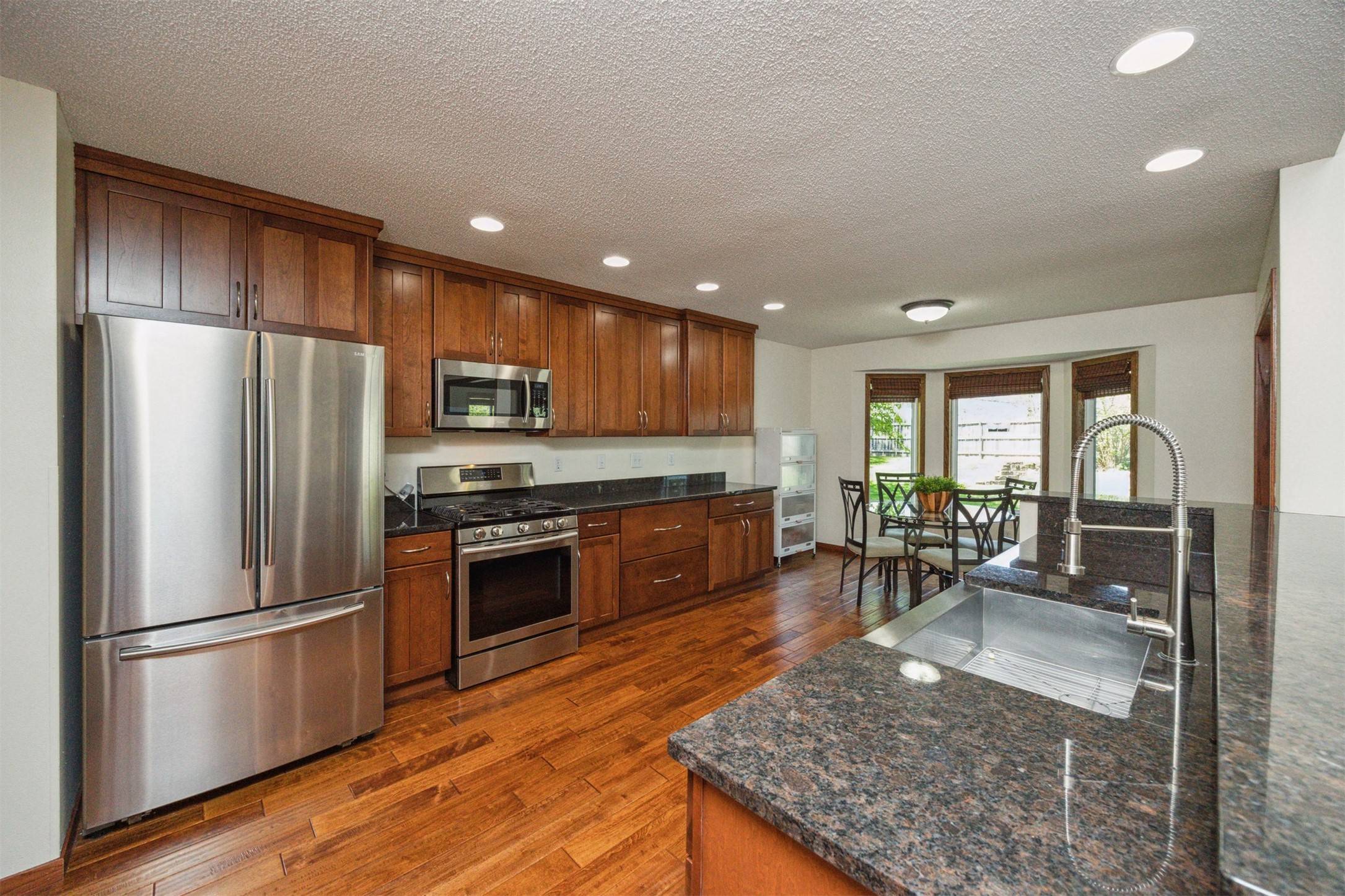 Clive, IA 50325,15919 Hawthorn Circle