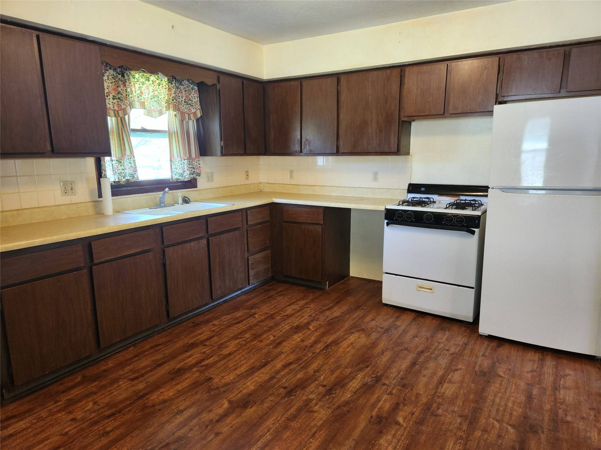 Knoxville, IA 50138,905 N Harlan Street
