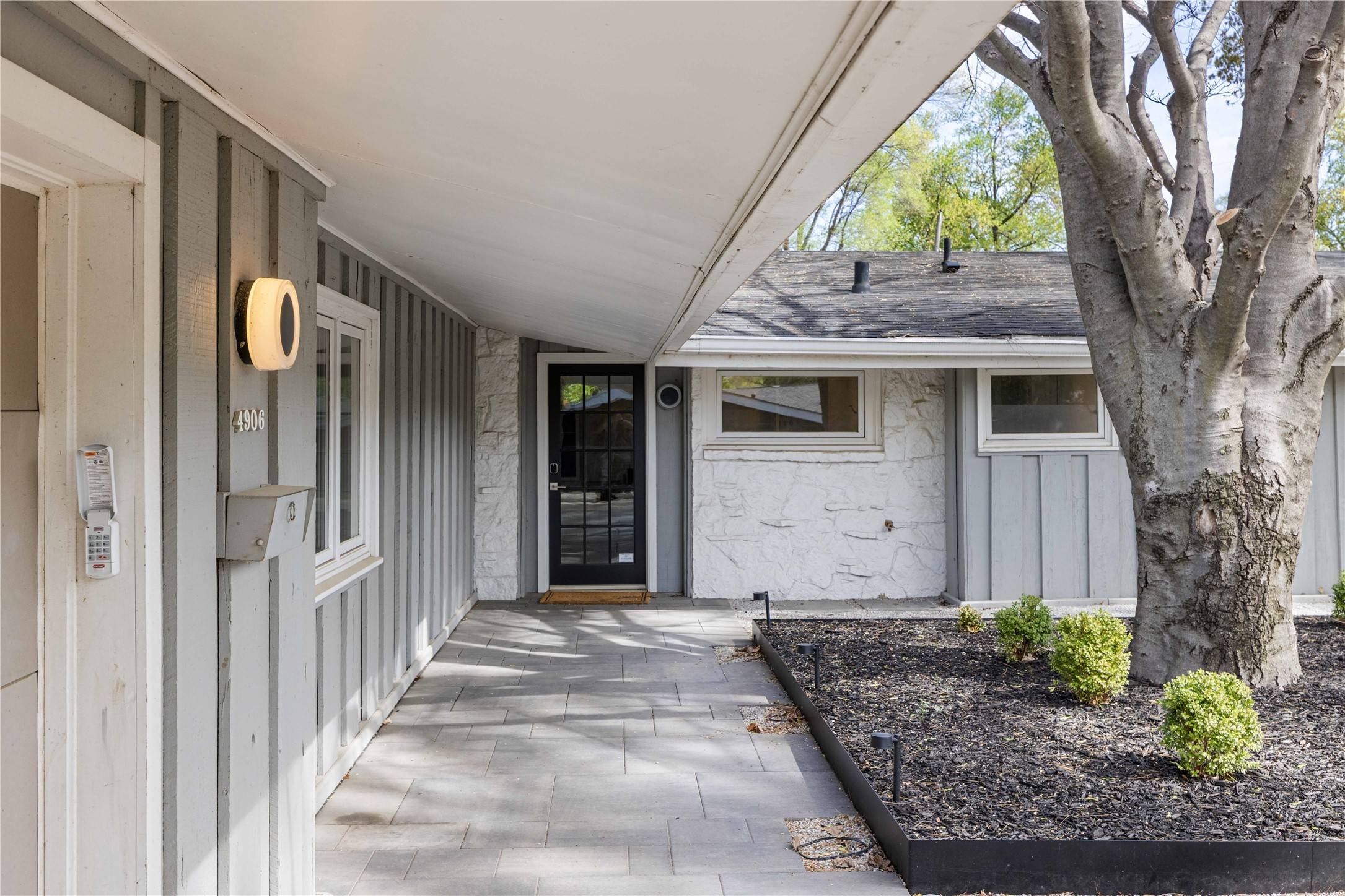 Des Moines, IA 50315,4906 SW 18th Street