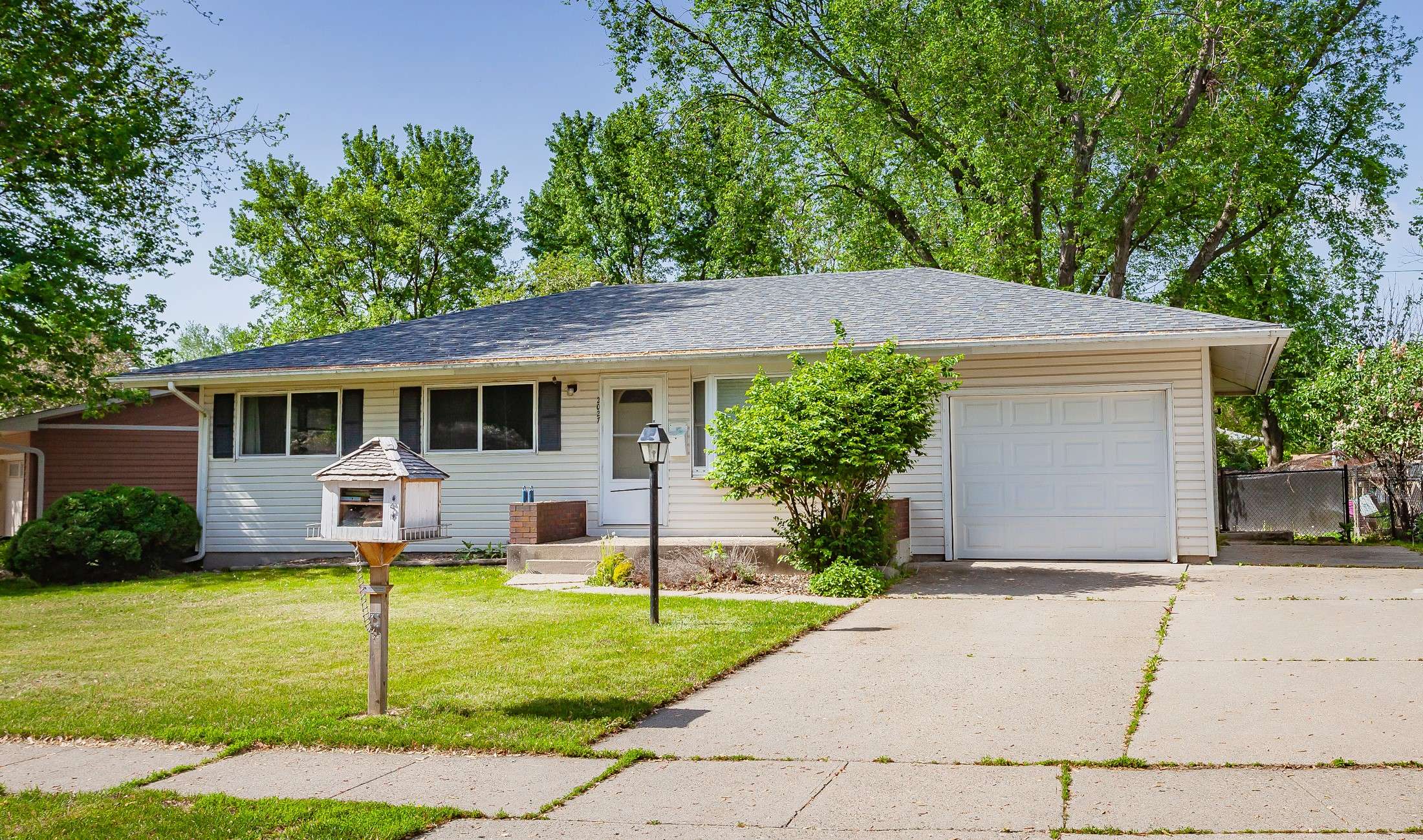 Ames, IA 50010,2027 Melrose Avenue