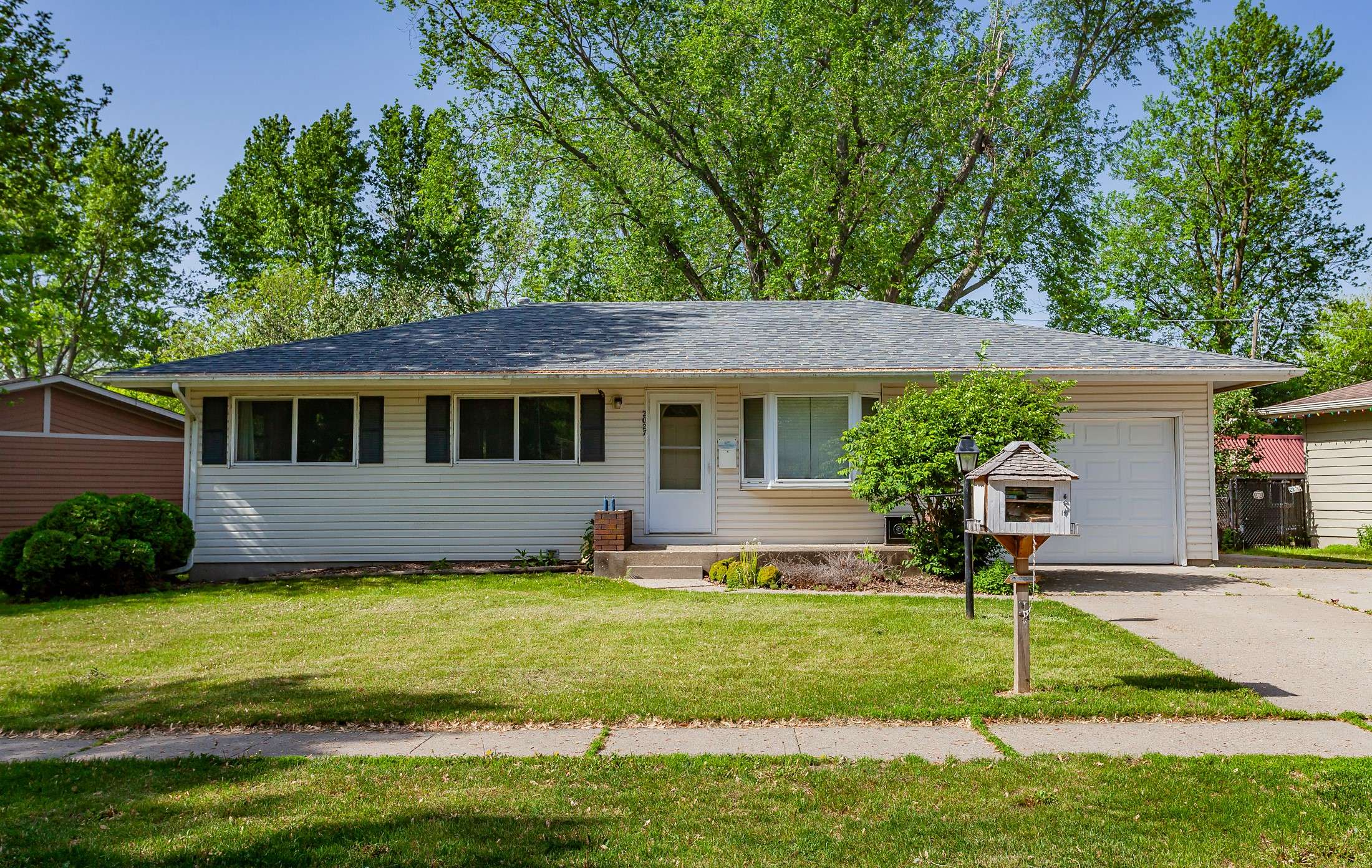 Ames, IA 50010,2027 Melrose Avenue