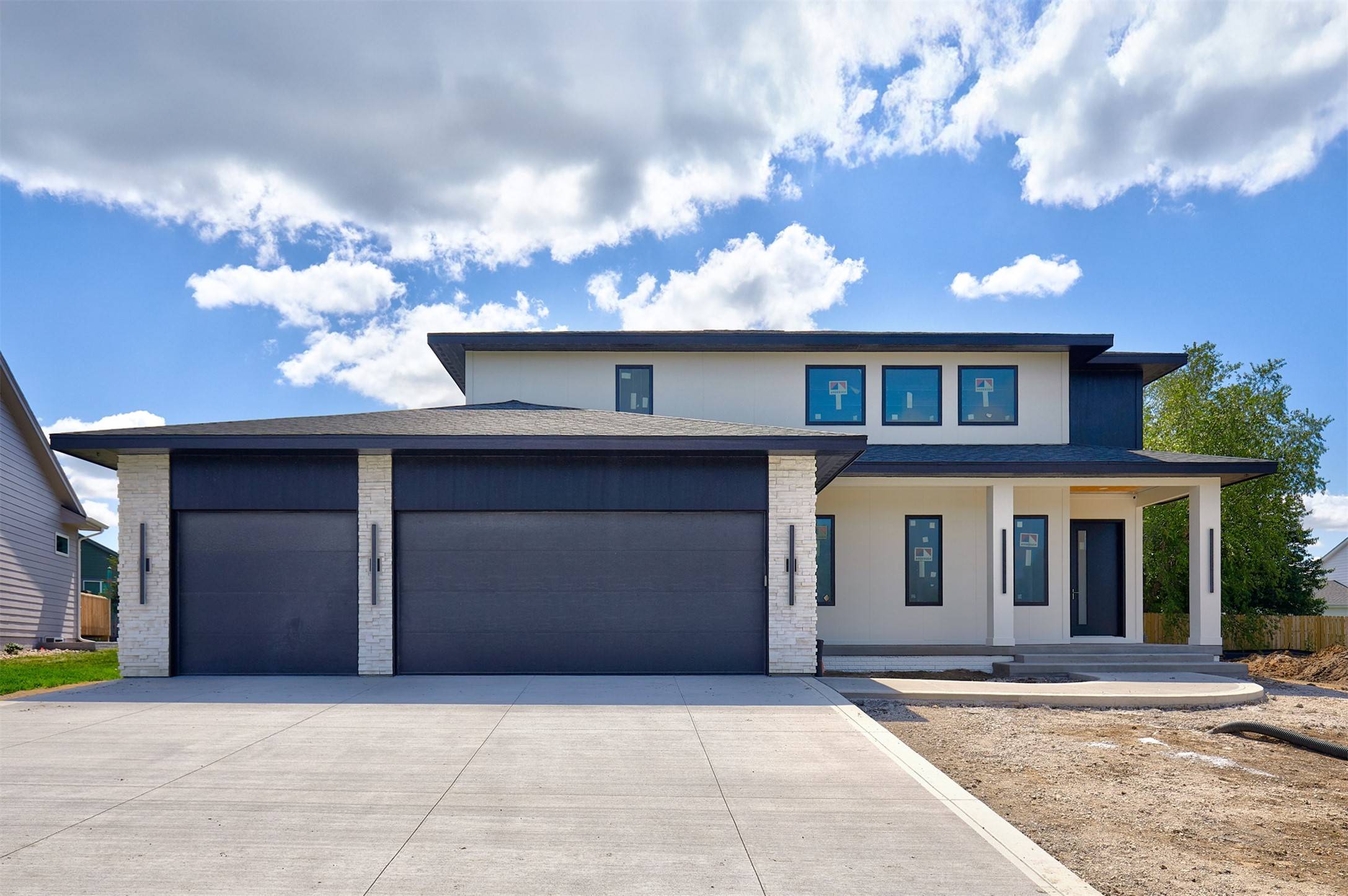 Urbandale, IA 50322,4727 Hillsdale Drive