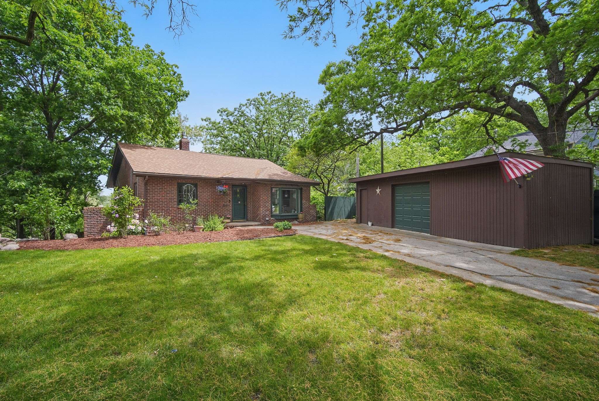 Des Moines, IA 50314,1919 Arlington Avenue
