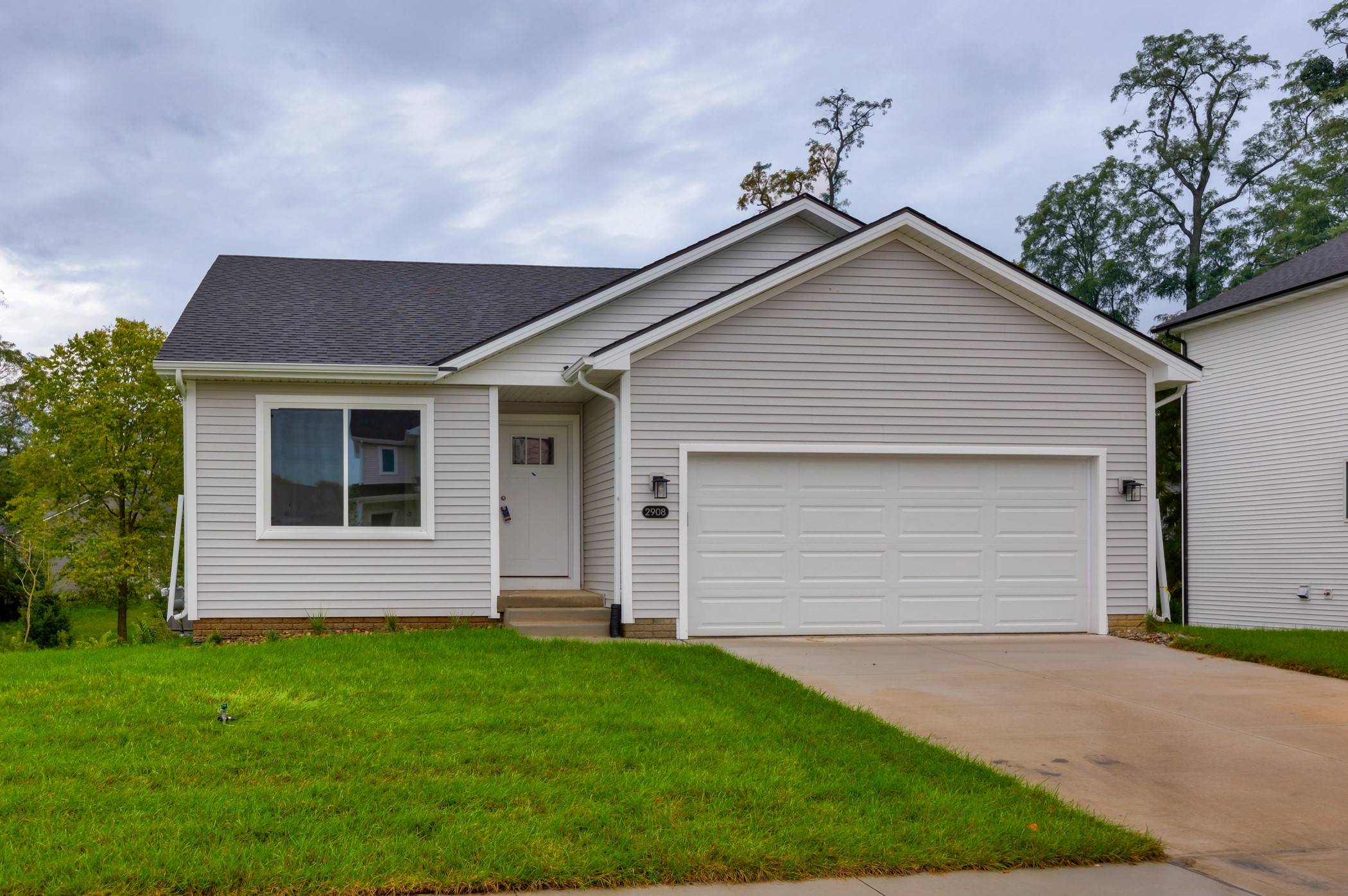 Des Moines, IA 50320,2908 River Ridge Road