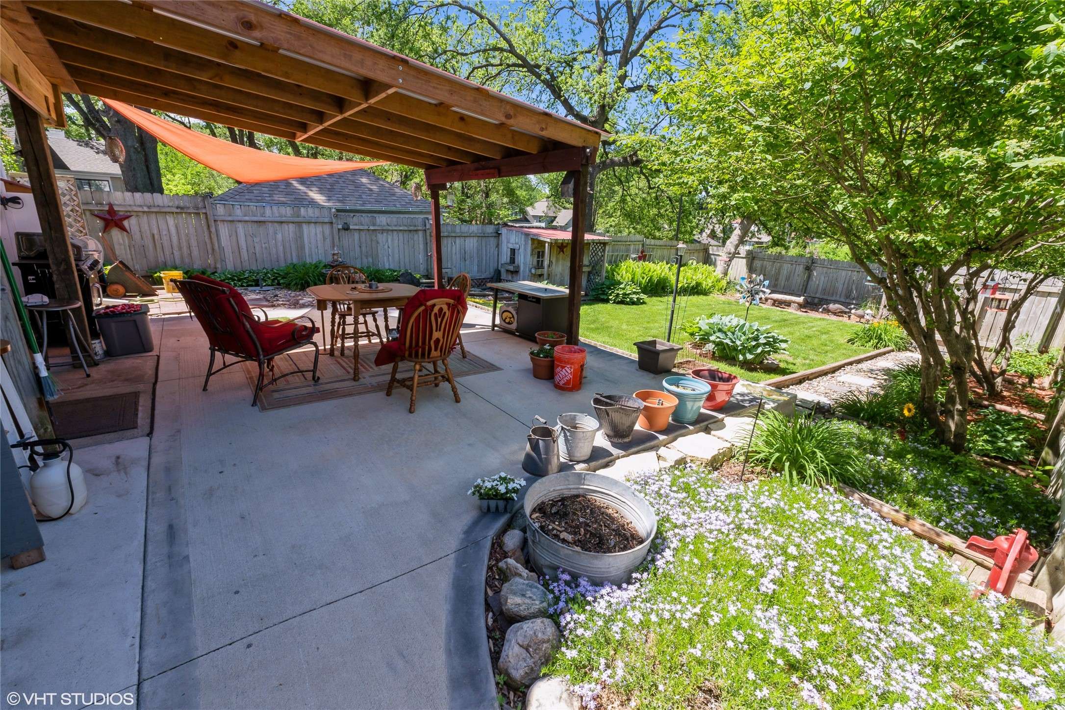 Des Moines, IA 50316,2122 E 12th Street