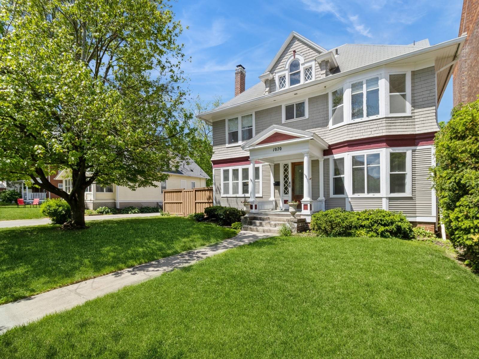 Des Moines, IA 50311,1070 37th Street