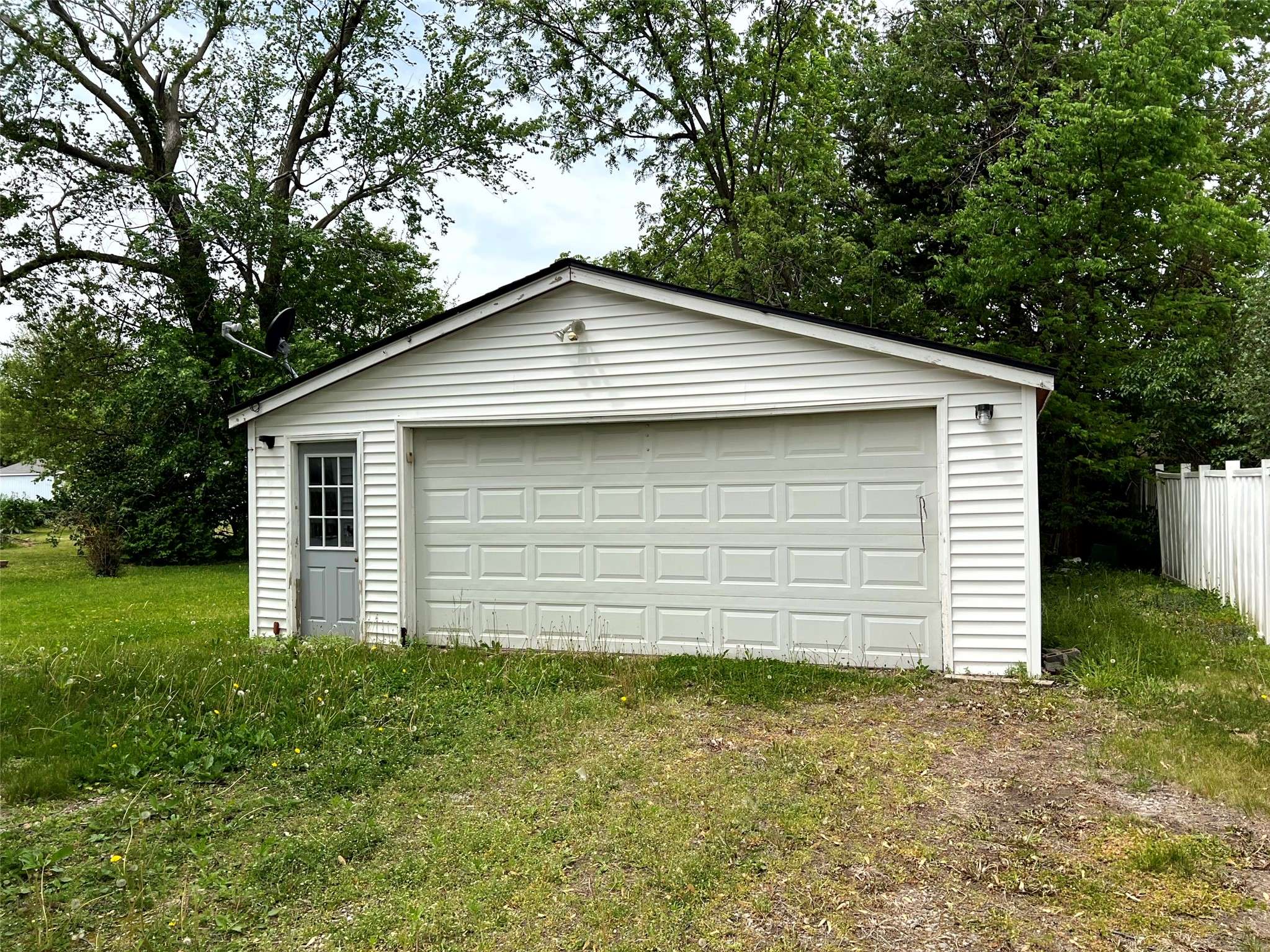 Newton, IA 50208,1013 E 10th Street N