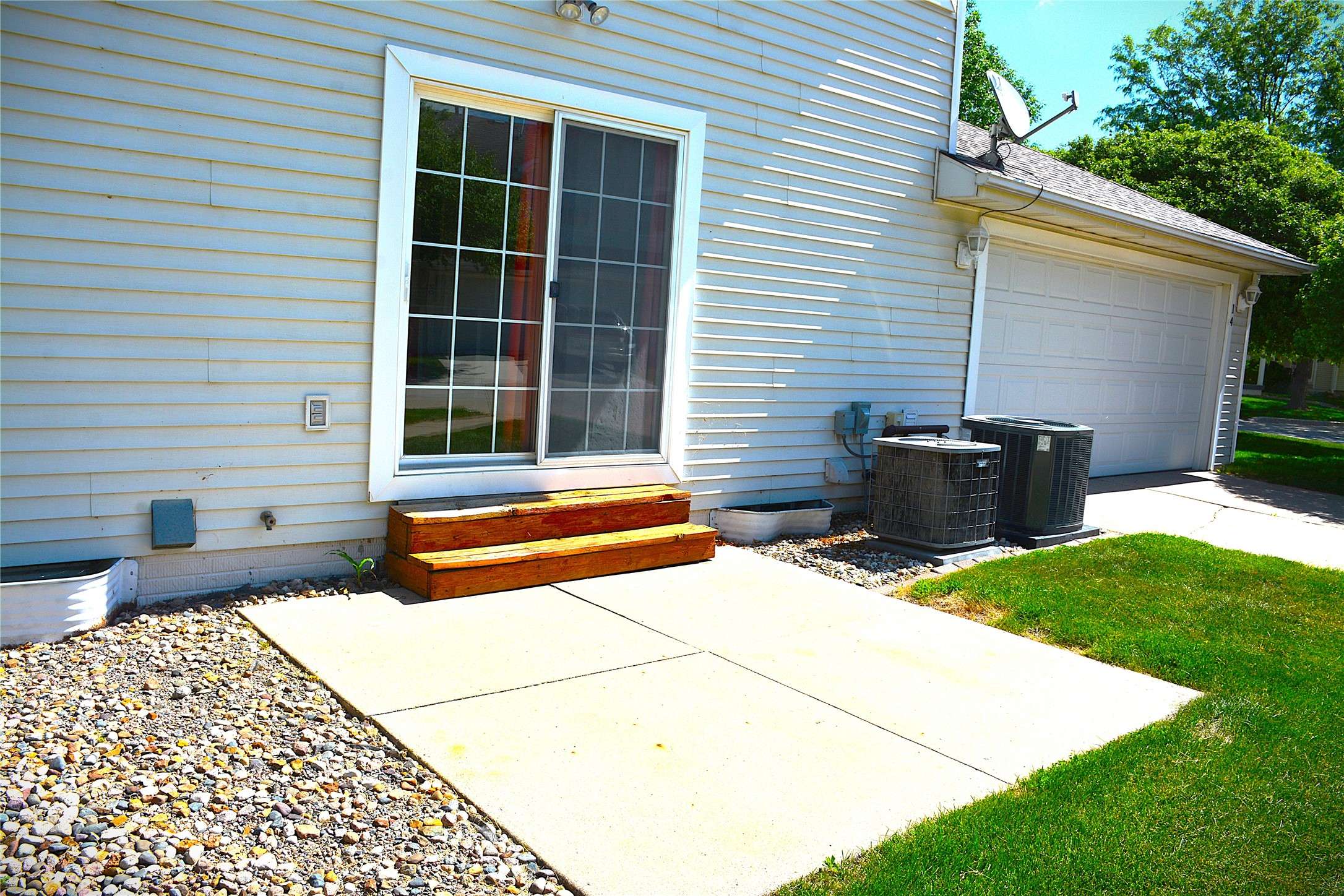 Waukee, IA 50263,555 SE Laurel Street #14