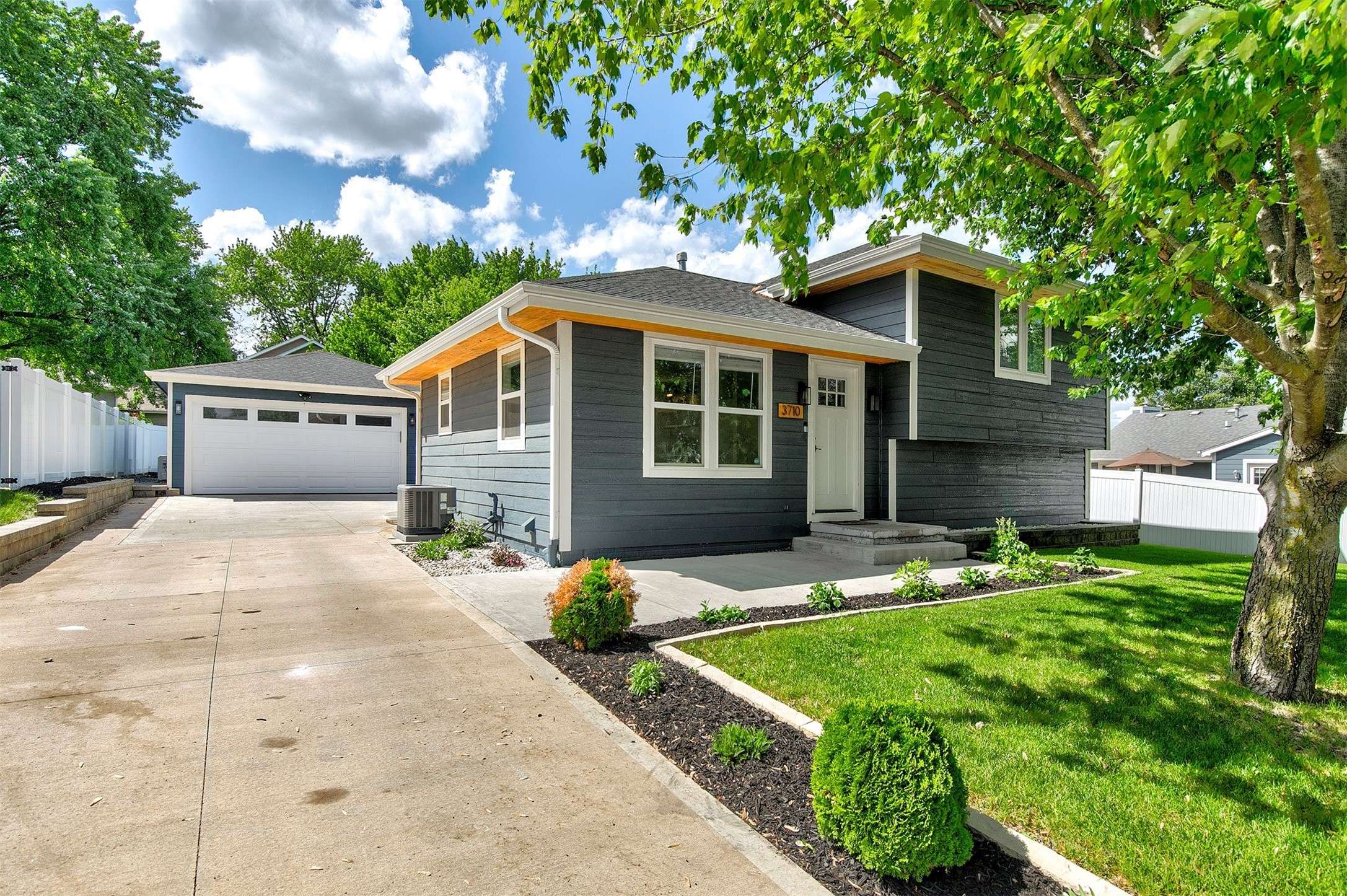 Des Moines, IA 50320,3710 SE 23rd Street
