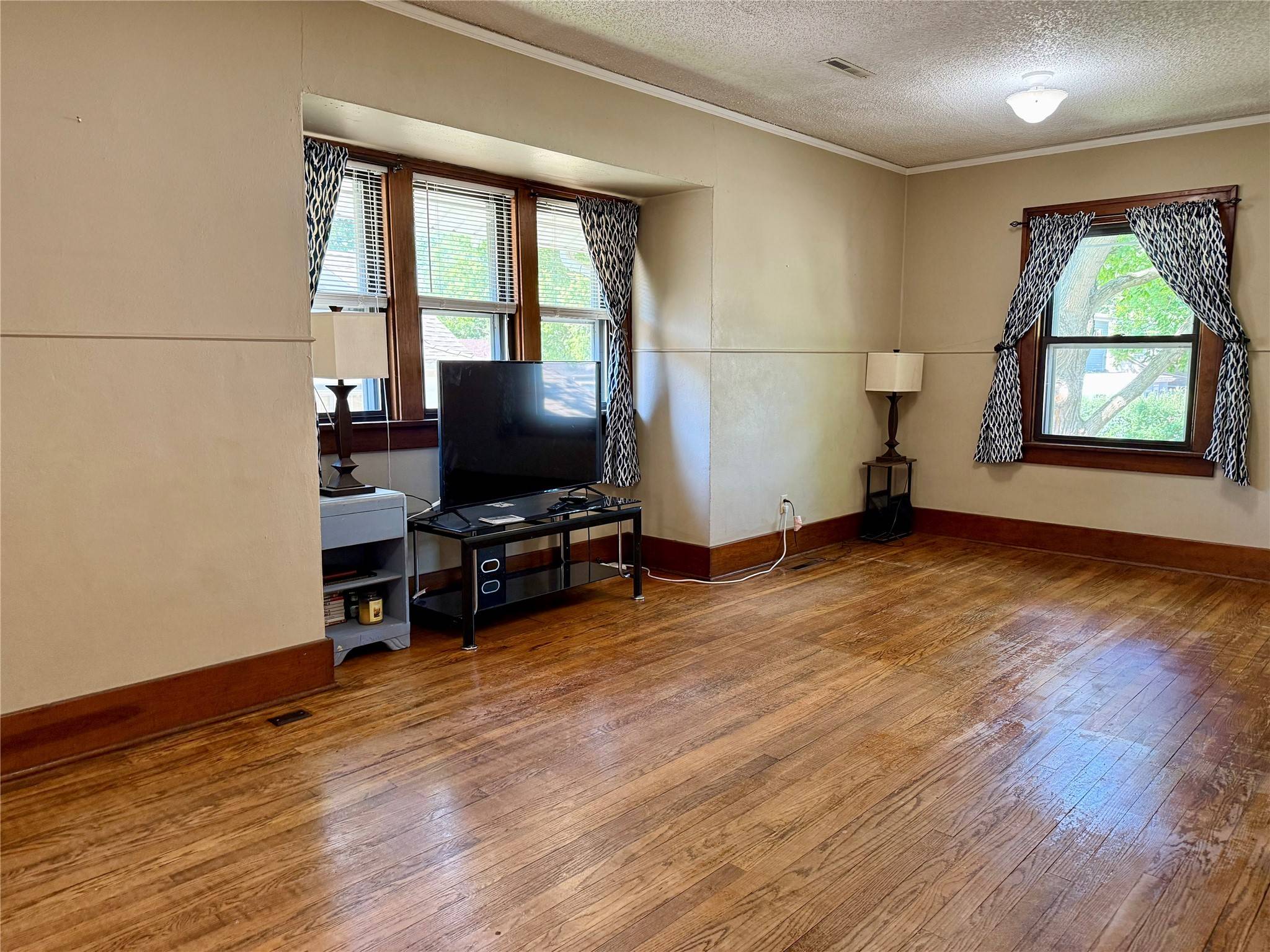 Ames, IA 50010,208 N Maple Avenue