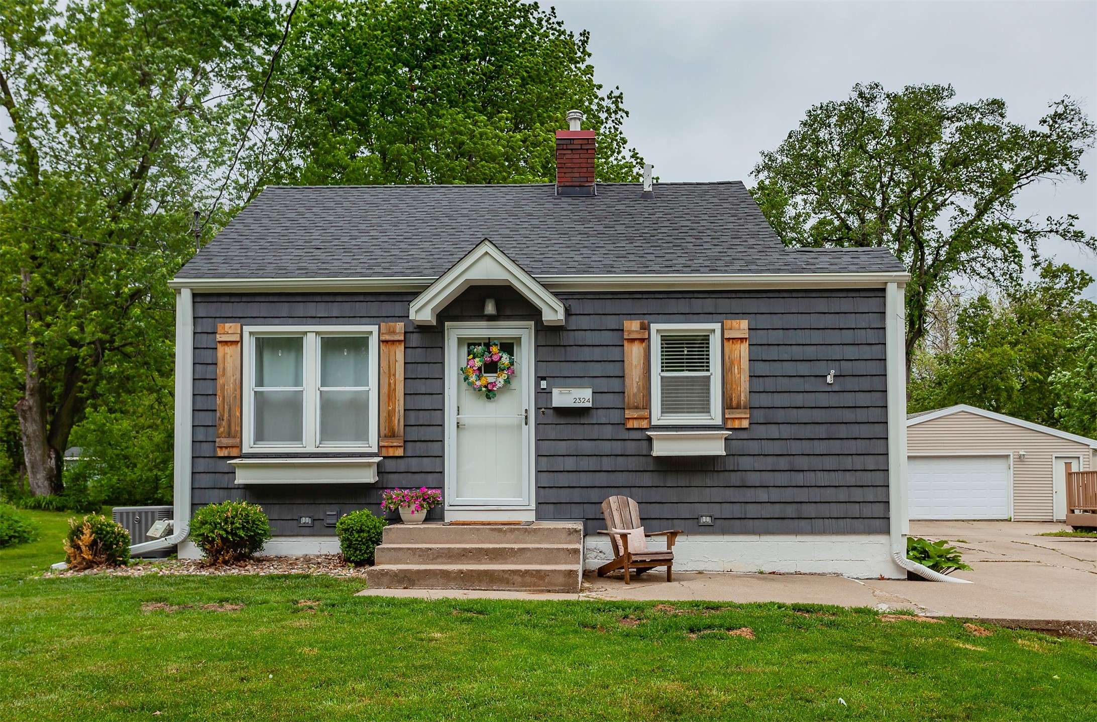 Des Moines, IA 50310,2324 50th Street