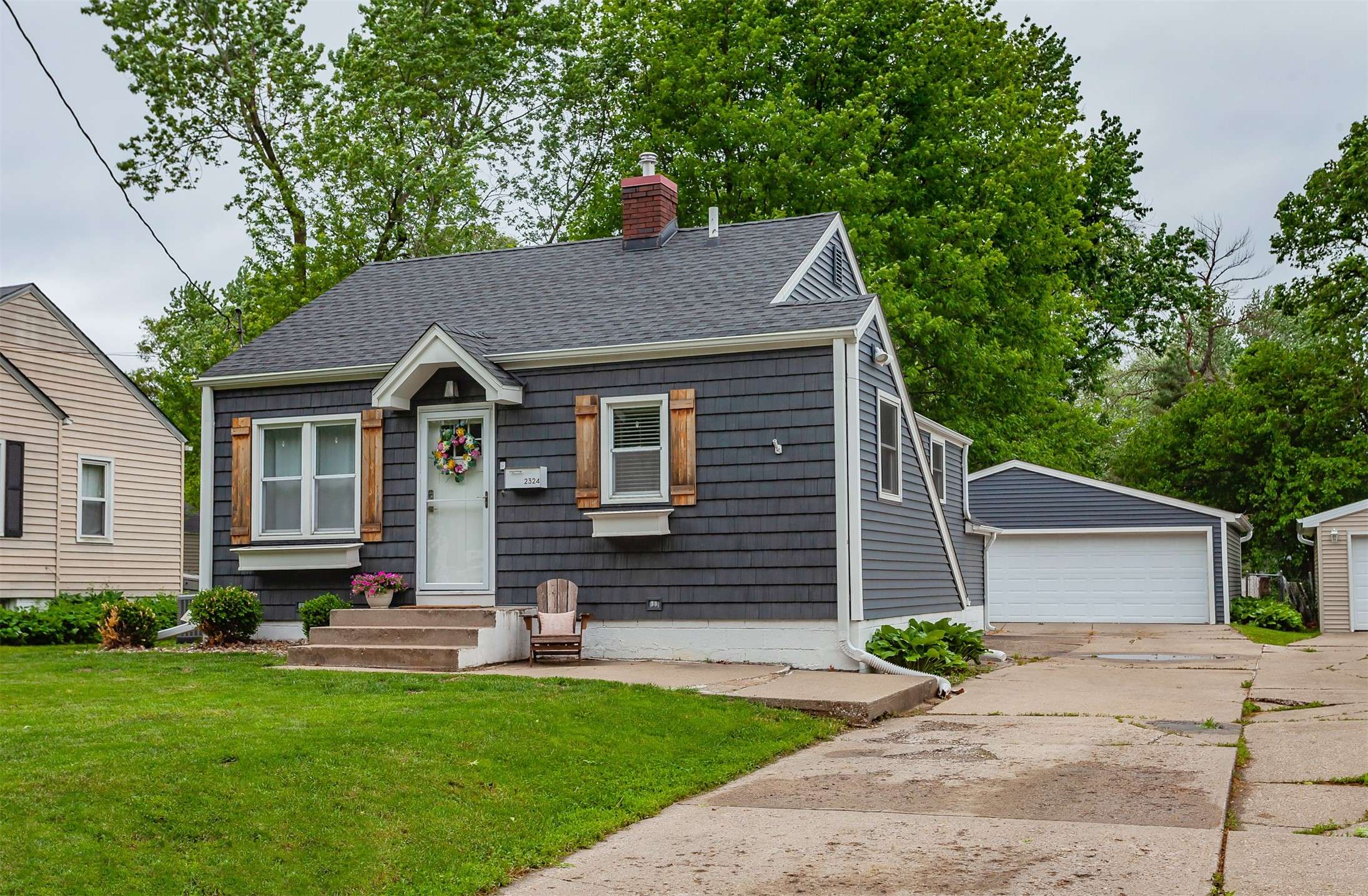 Des Moines, IA 50310,2324 50th Street