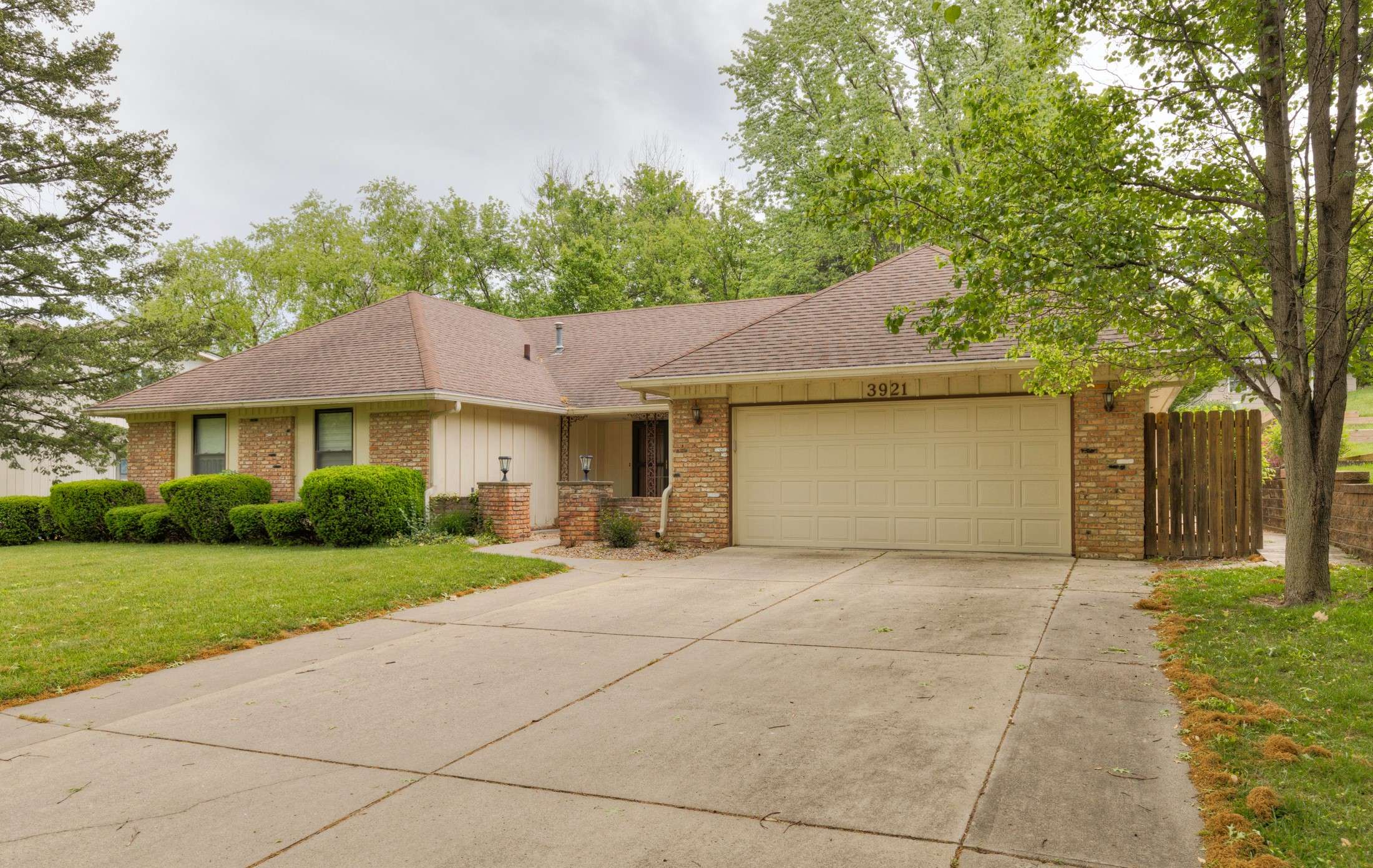 Des Moines, IA 50321,3921 SW 29th Street