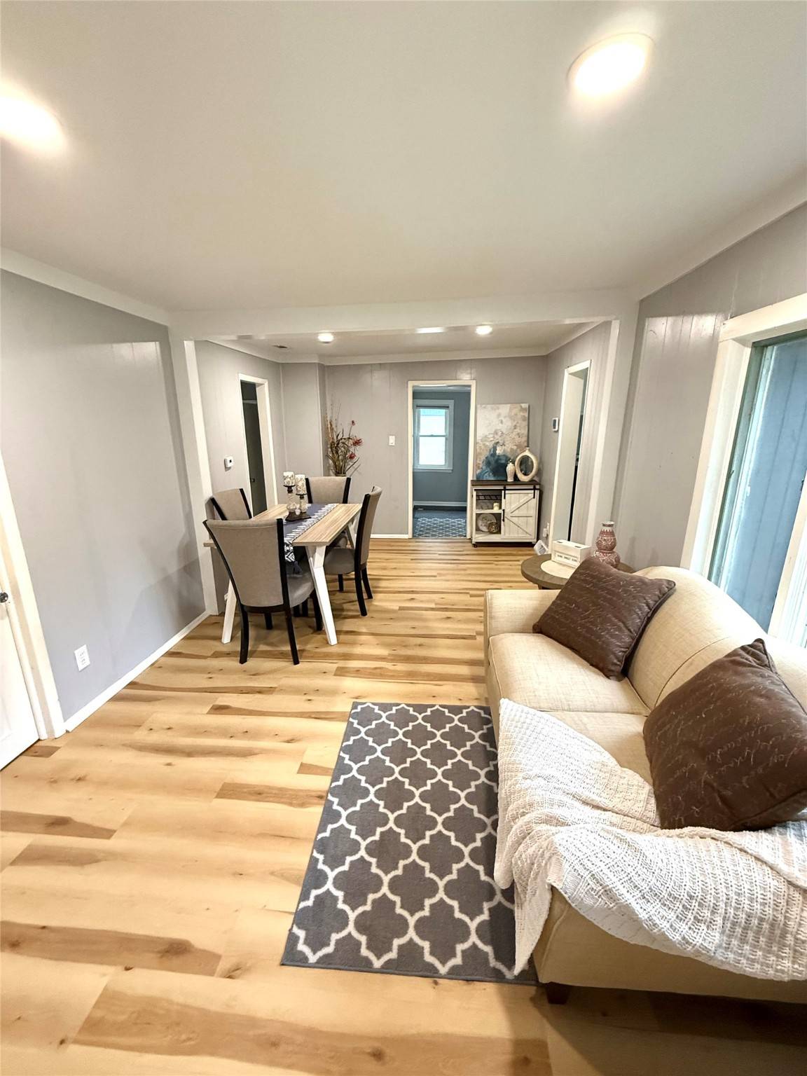 Des Moines, IA 50315,3903 SW 9th Street