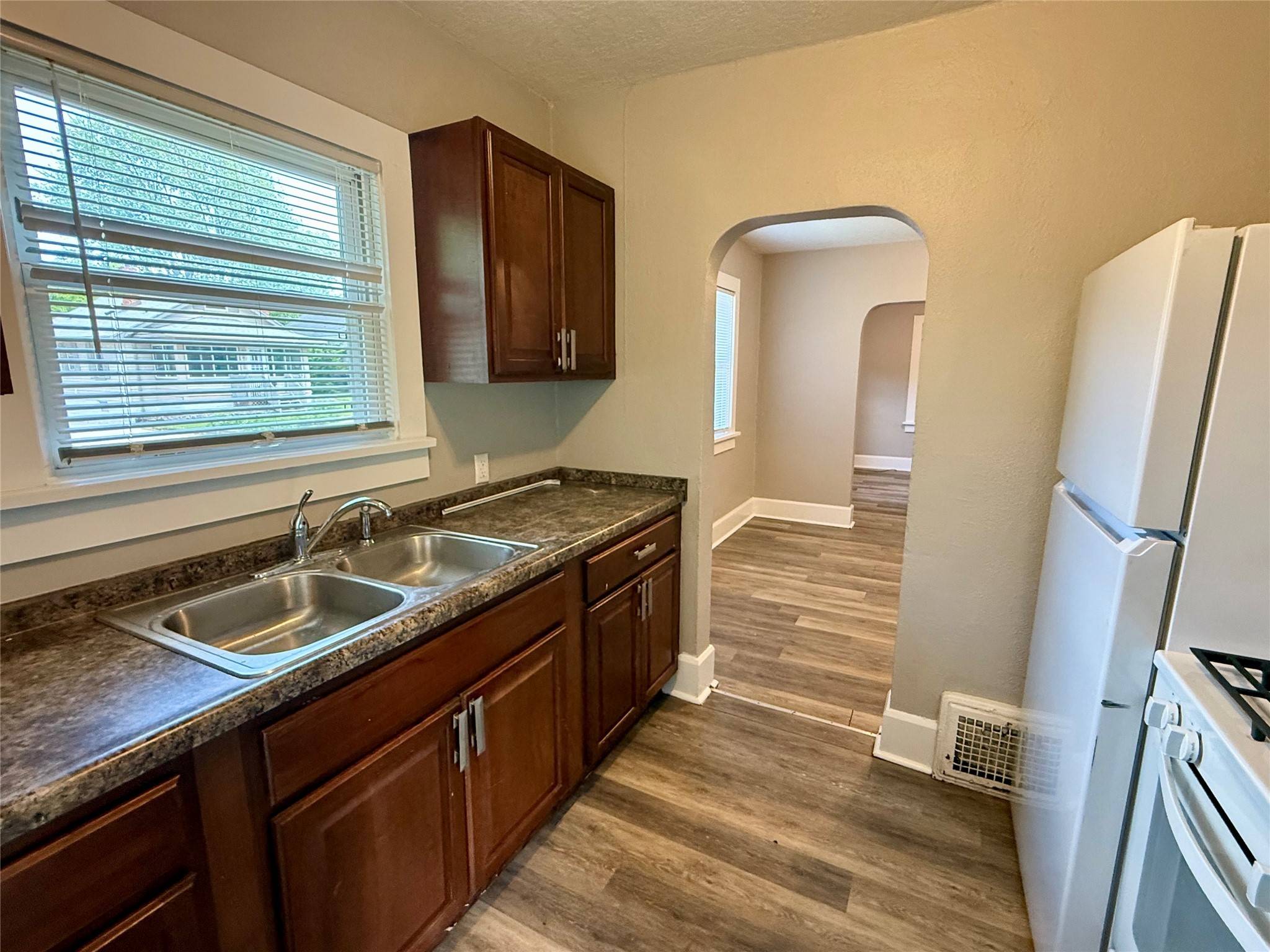Des Moines, IA 50313,3916 Cambridge Street