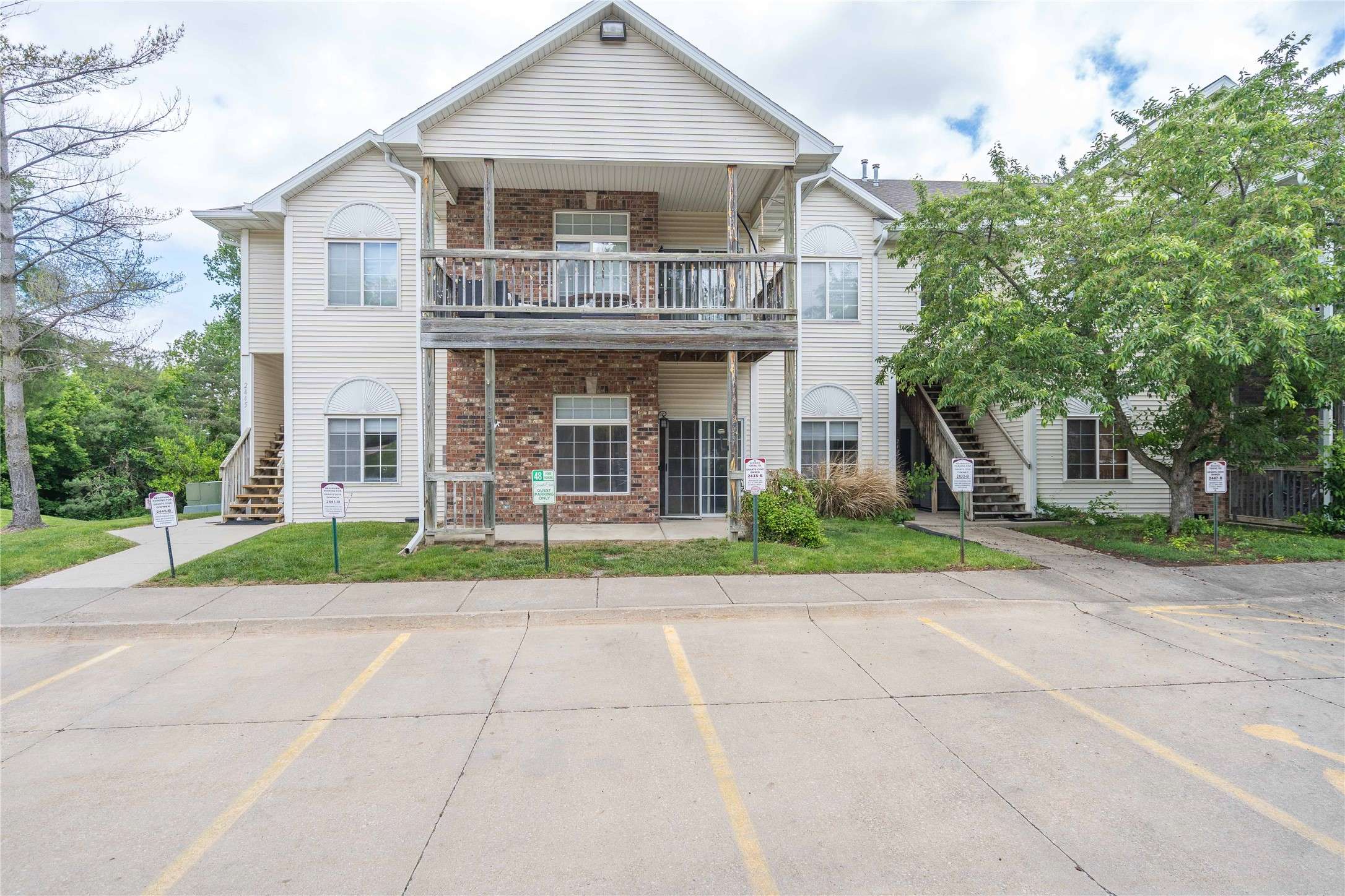 Urbandale, IA 50322,2433 Patricia Drive #24