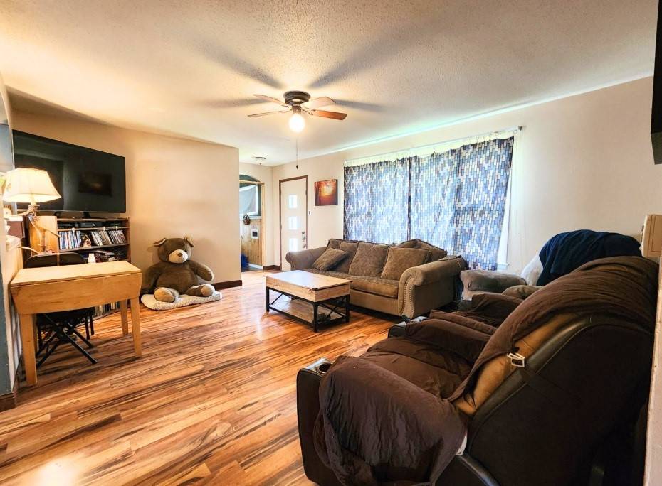 Chariton, IA 50049,1420 Court Avenue