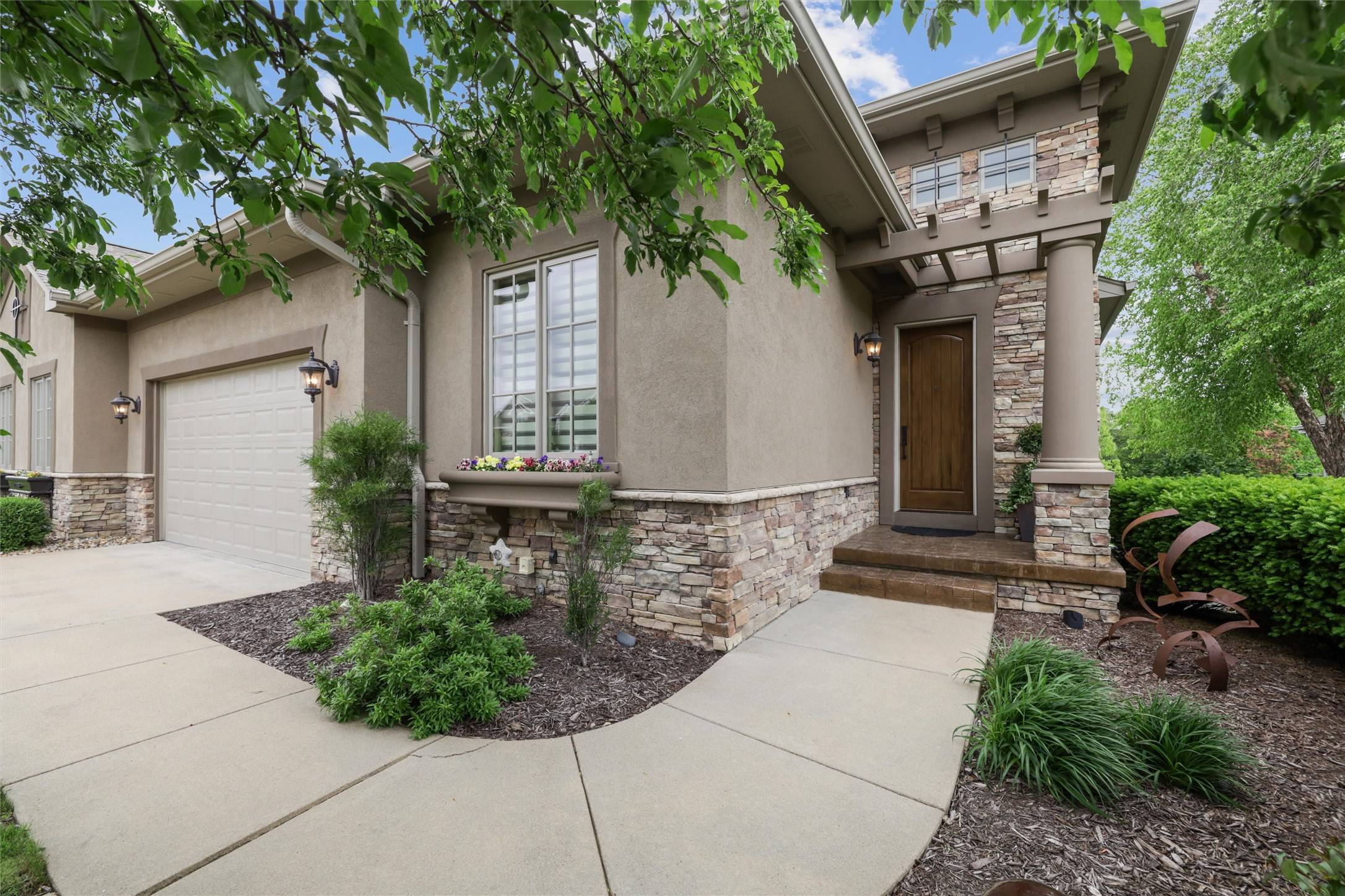 West Des Moines, IA 50266,1176 Glen Oaks Drive