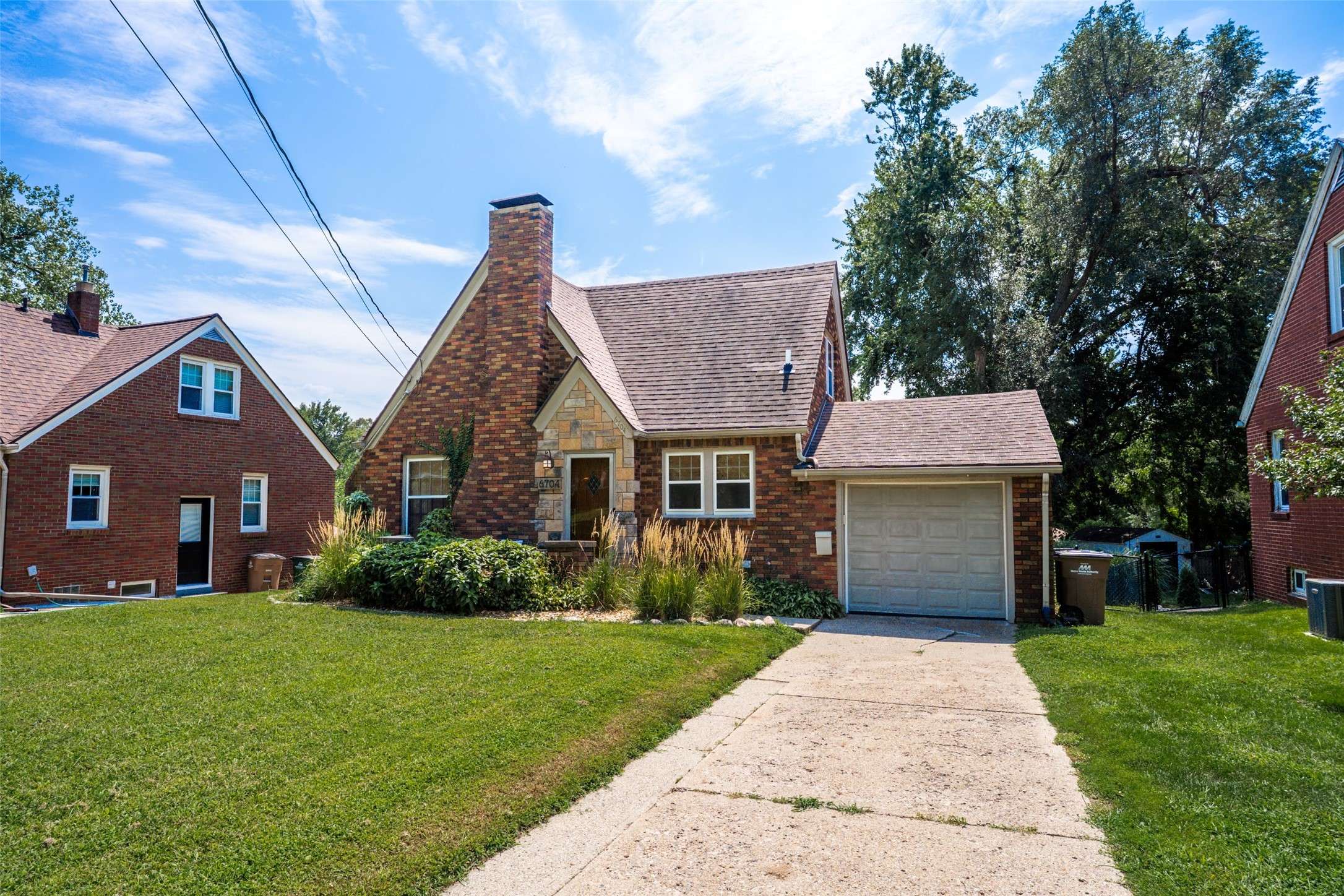 Windsor Heights, IA 50324,6704 Elmcrest Drive
