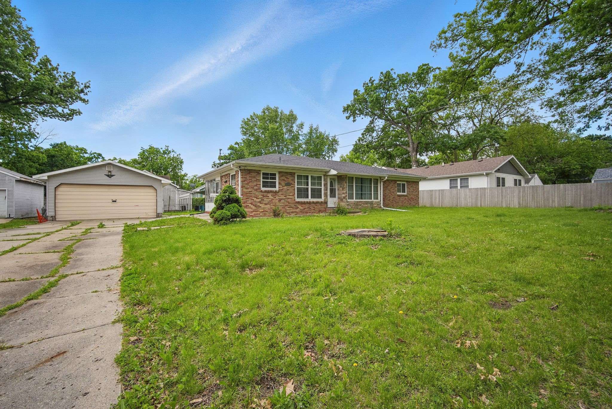 Des Moines, IA 50310,2620 Arnold Road