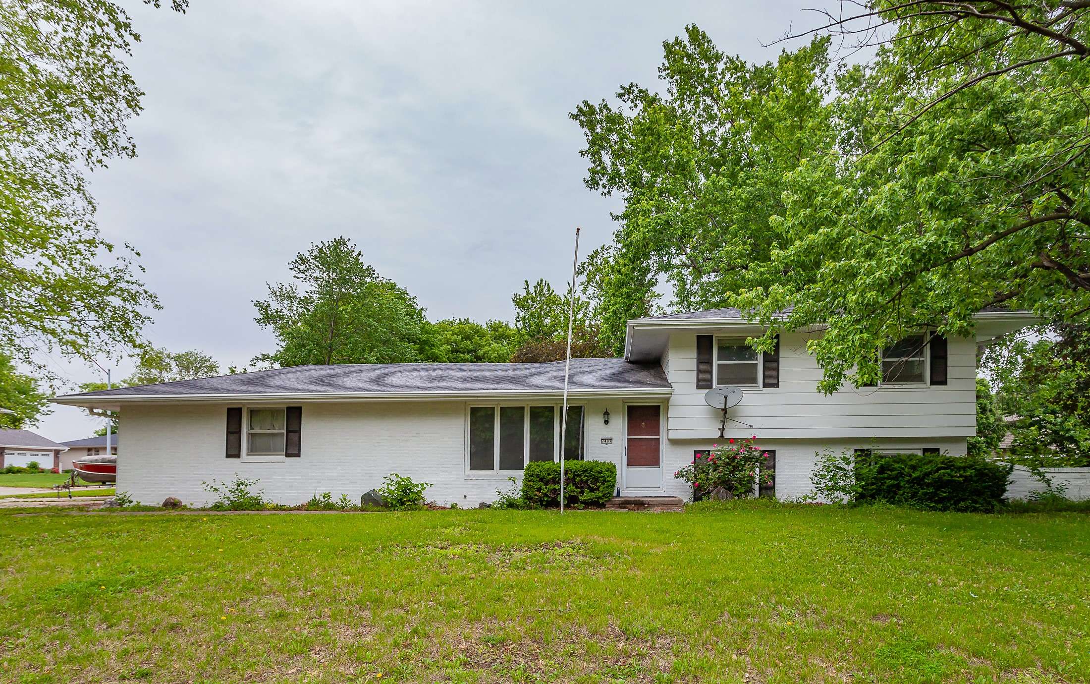 Urbandale, IA 50322,7405 Aurora Avenue