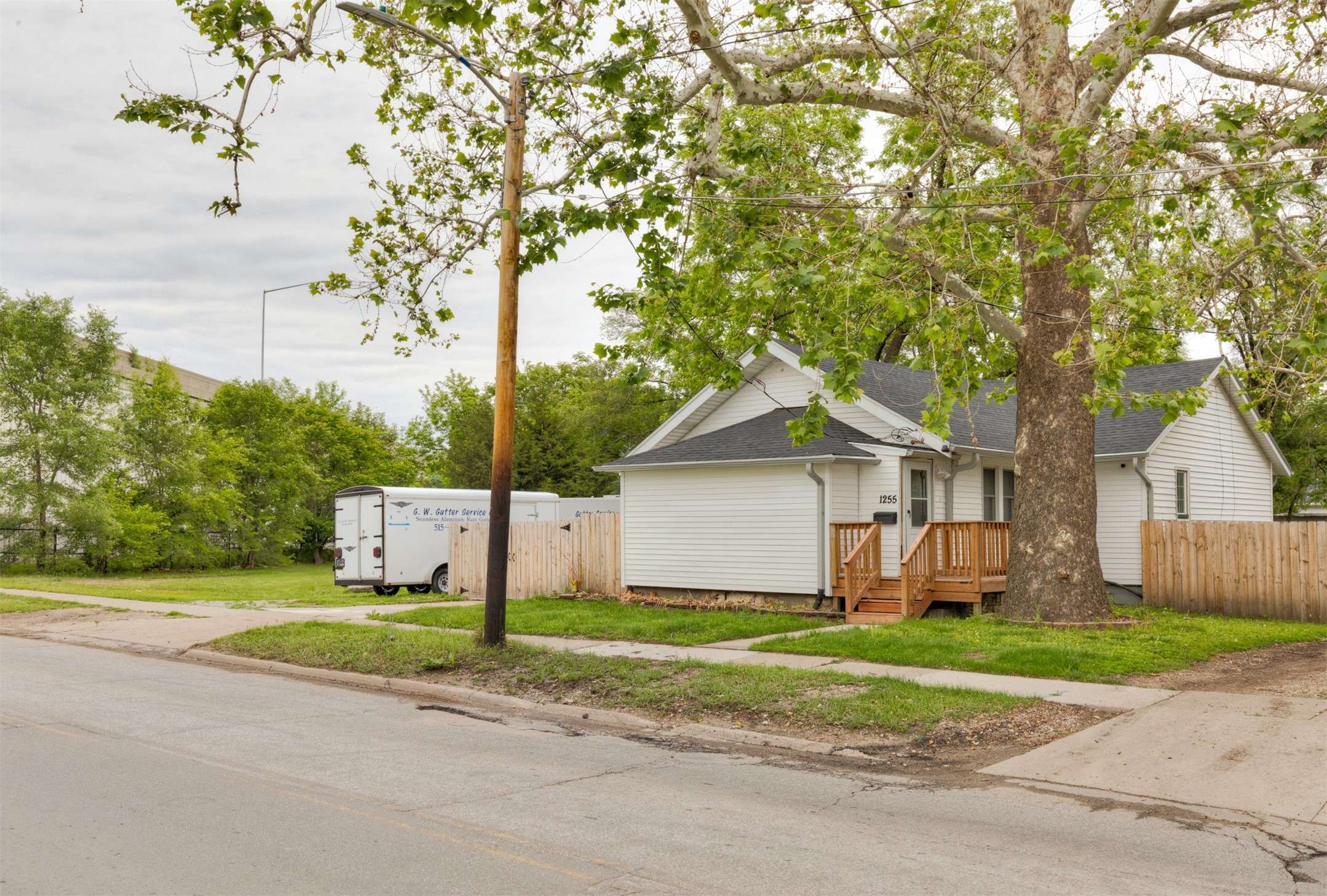 Des Moines, IA 50317,1255 E 21st Street