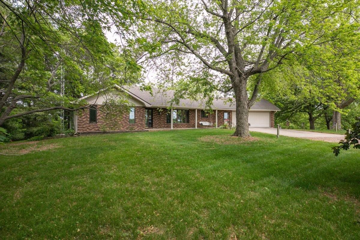 Pella, IA 50219,806 195th Avenue