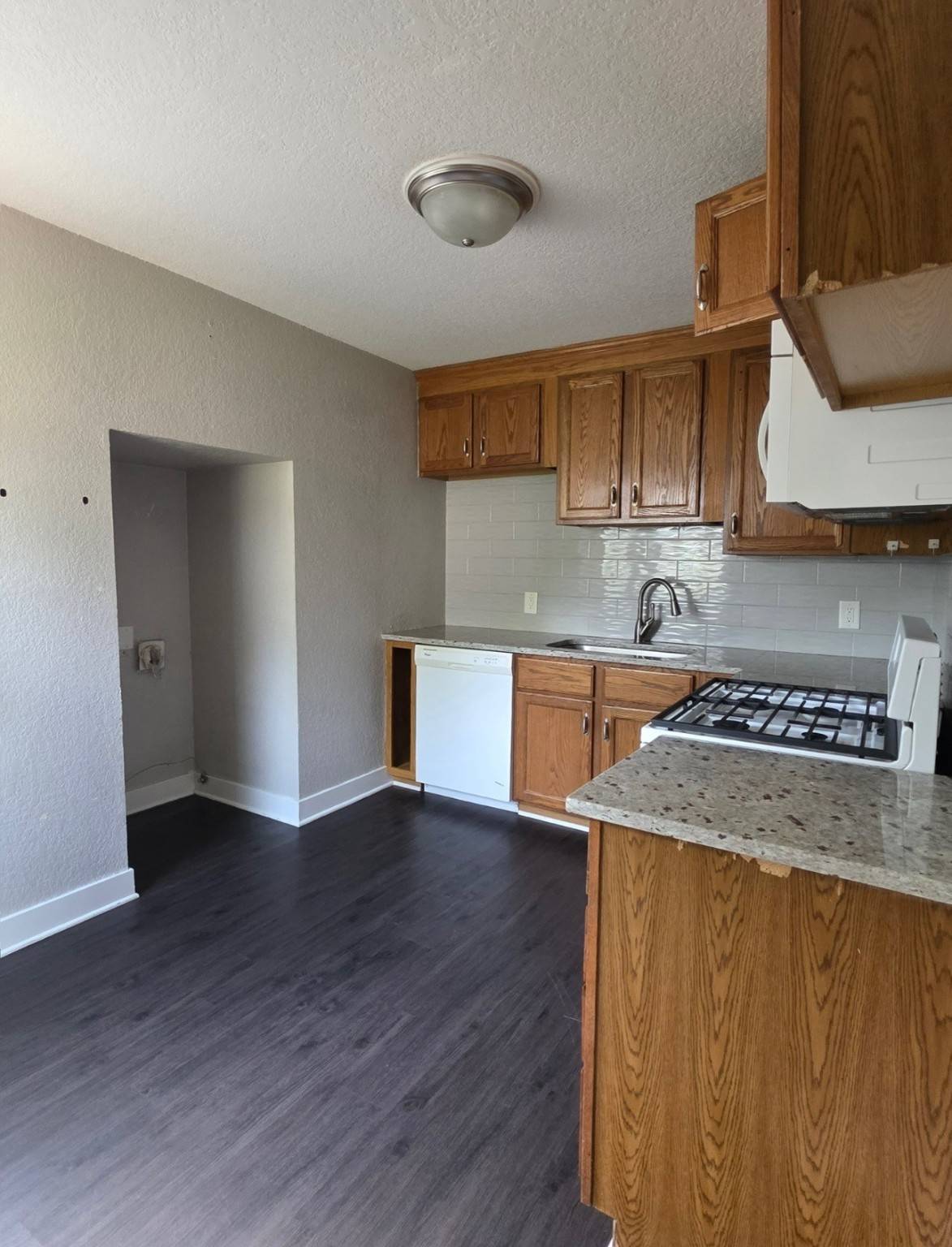 Des Moines, IA 50315,6803 SW 16th Street