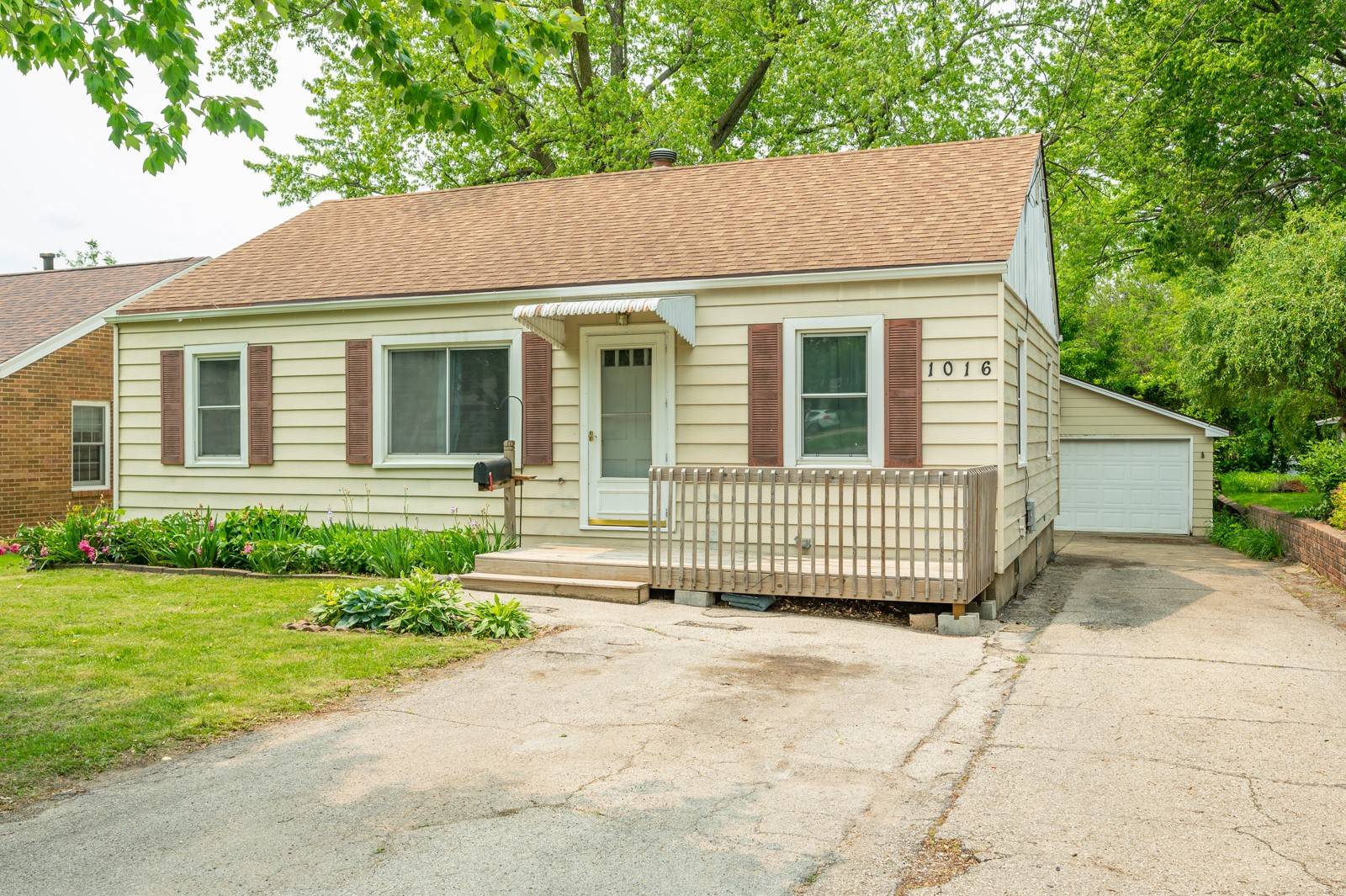 Windsor Heights, IA 50324,1016 65th Street