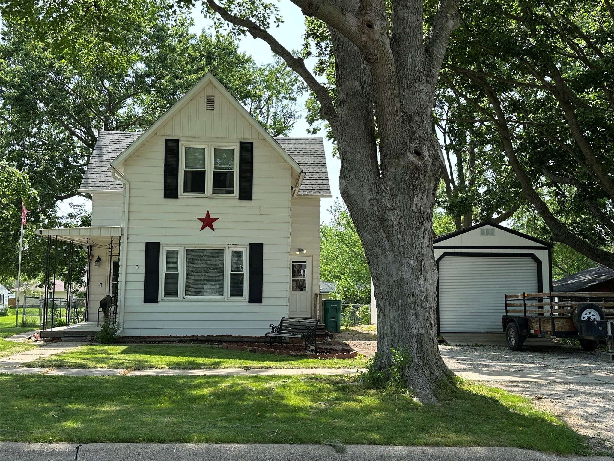 Winterset, IA 50273,702 N 2nd Avenue