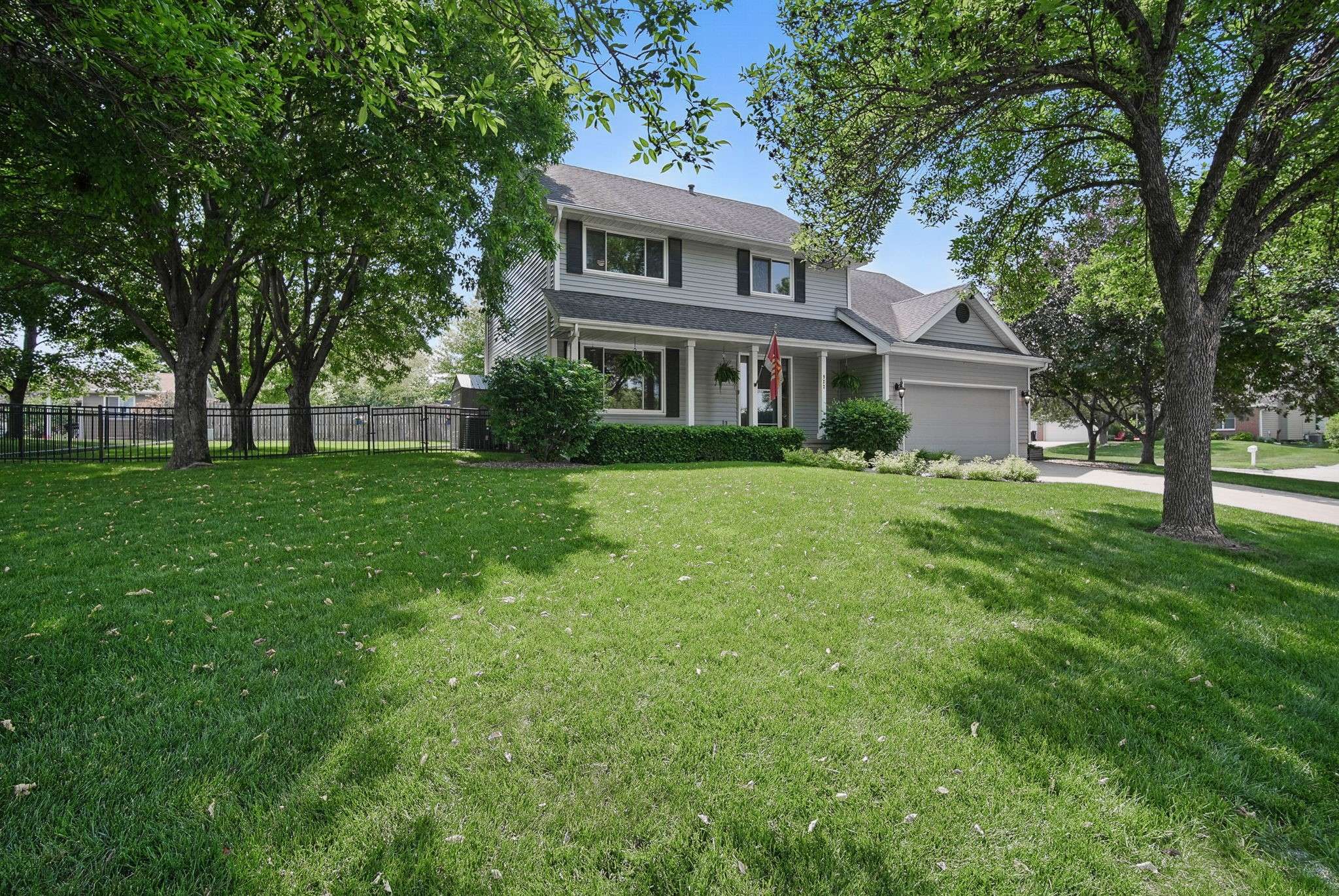 Ankeny, IA 50021,922 NE Barrington Court