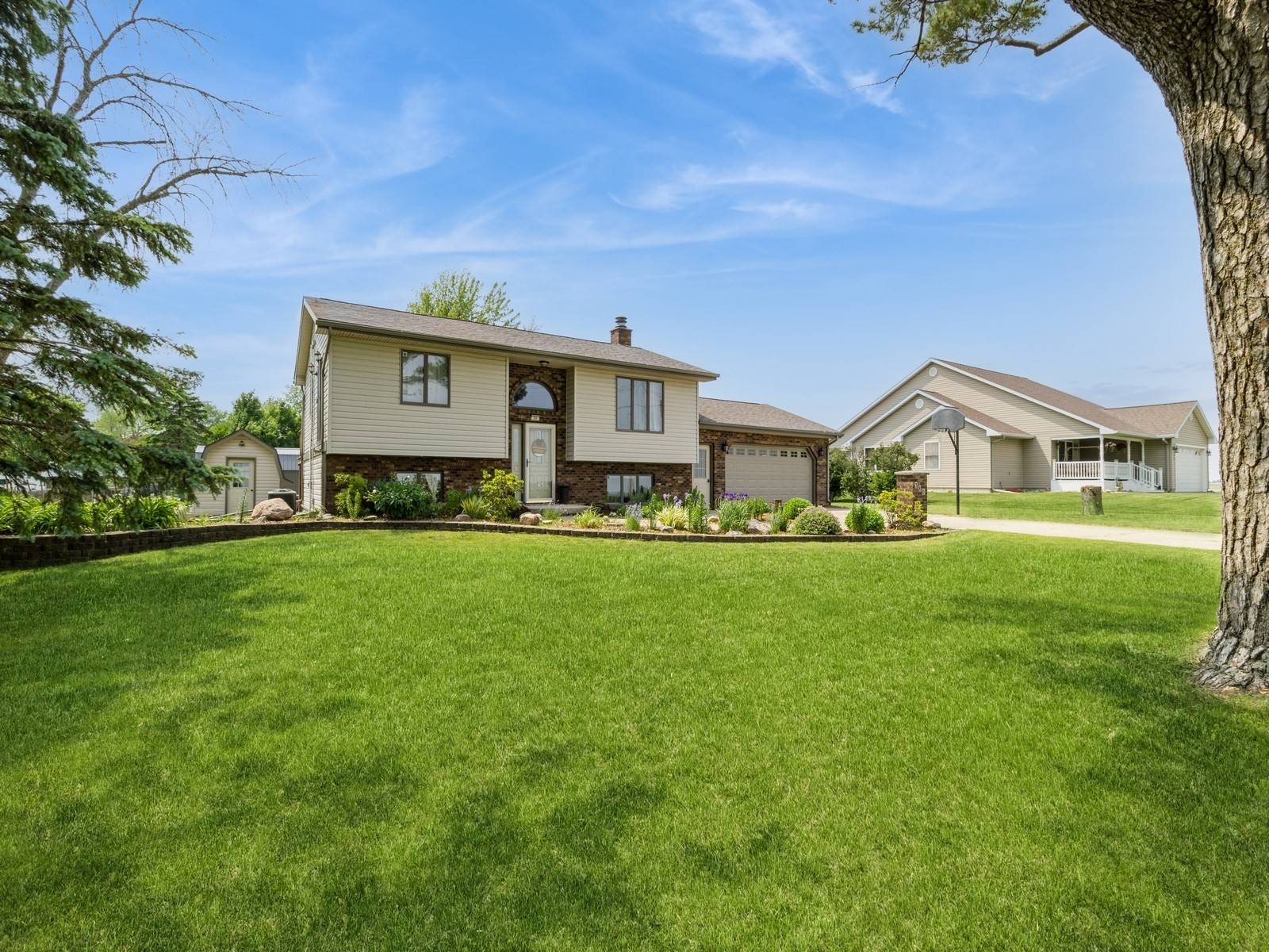 IA 50154,380 N 8th Street