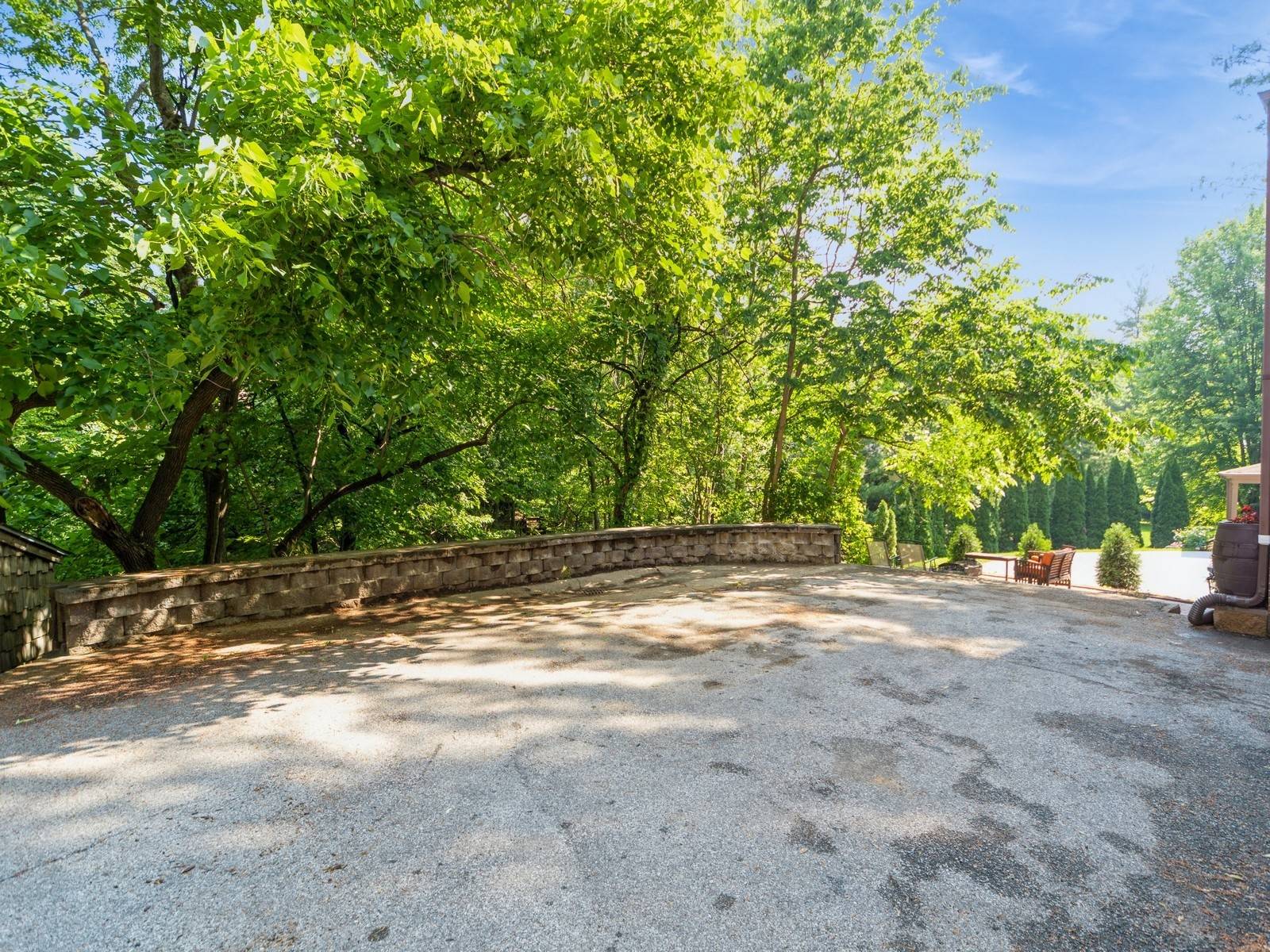 Des Moines, IA 50312,5701 Waterbury Circle