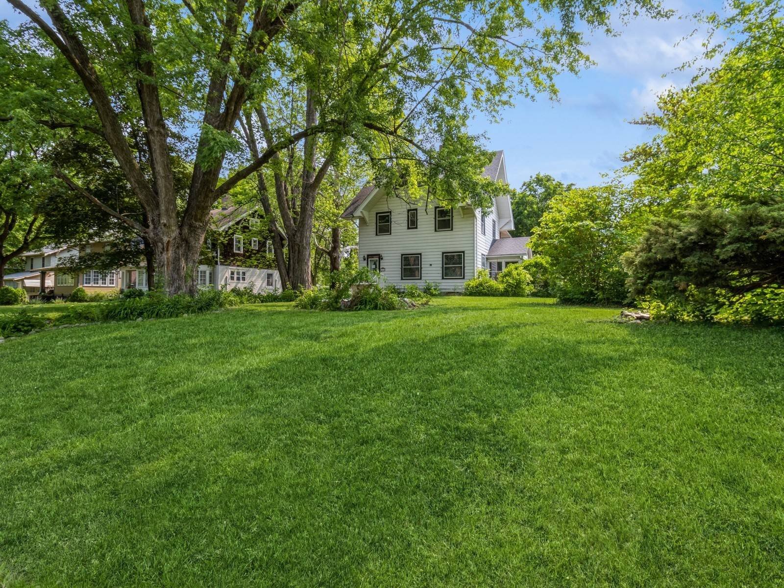 Des Moines, IA 50316,1919 E 9th Street