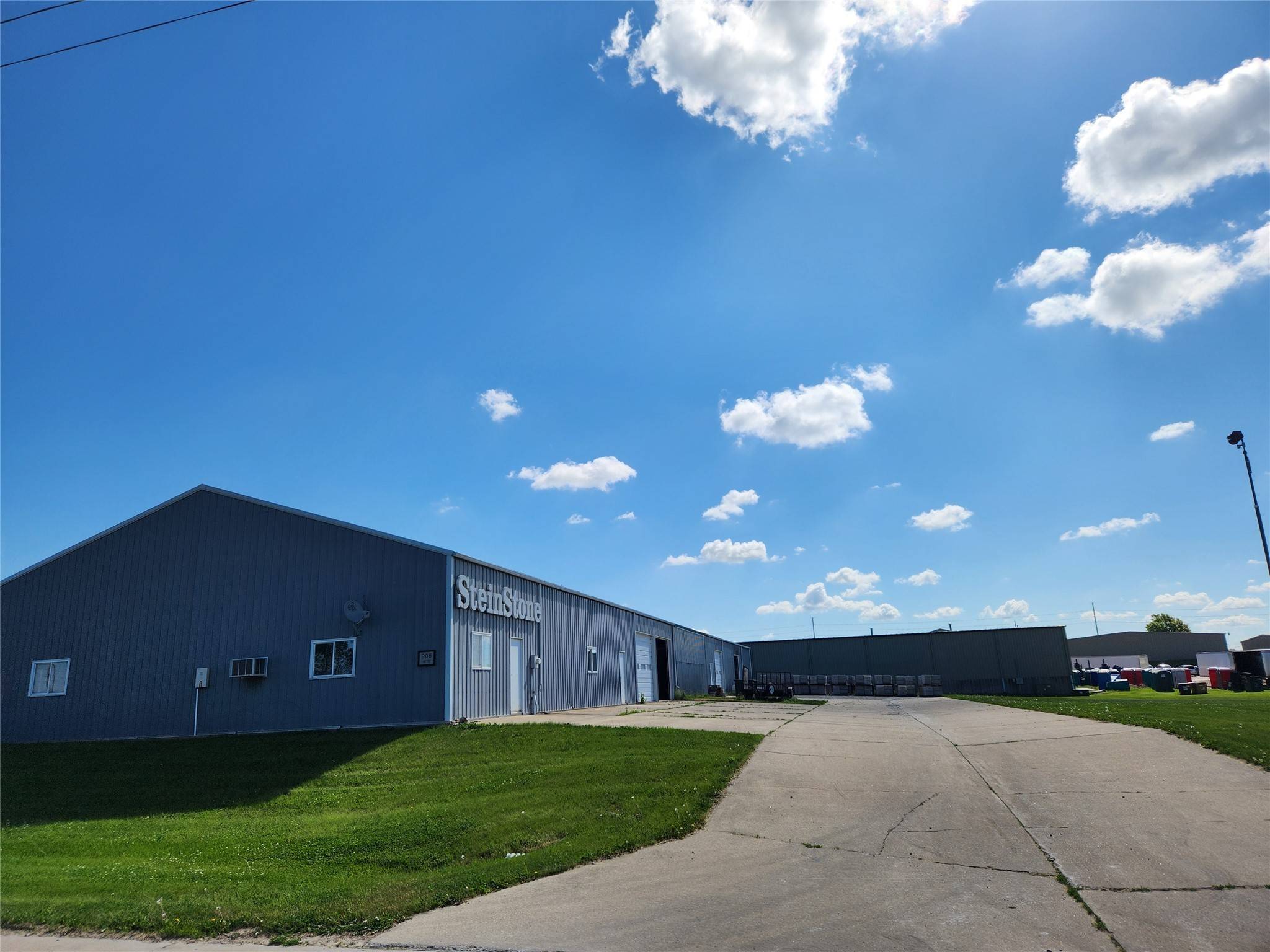 Pella, IA 50219,906 W 11th Street