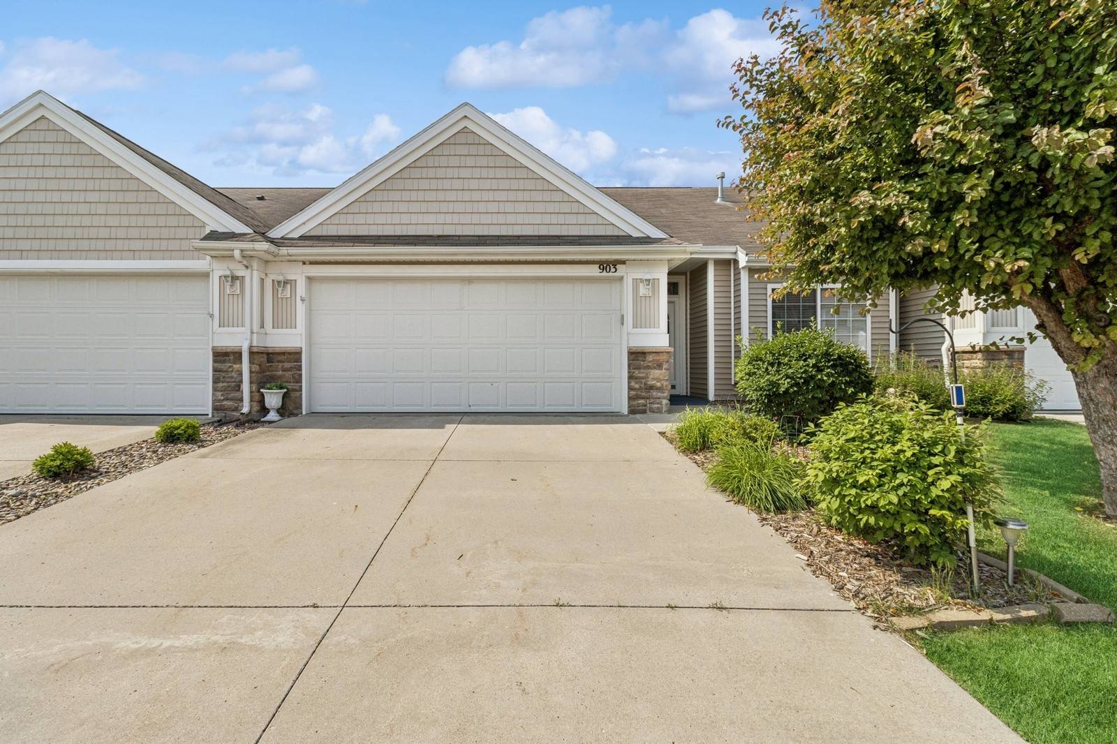 Ankeny, IA 50021,903 NE Wisteria Lane