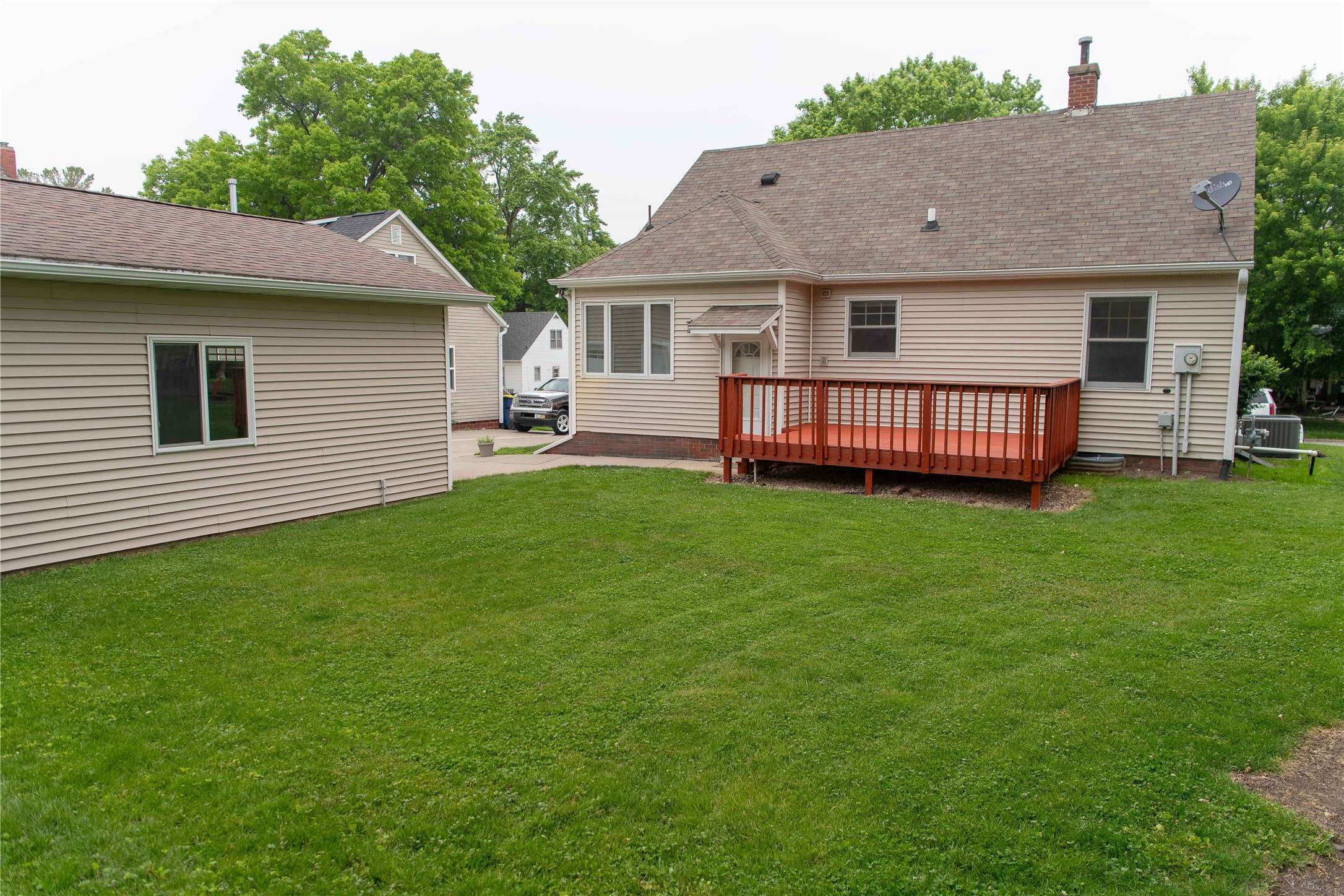 Pella, IA 50219,509 Lincoln Street