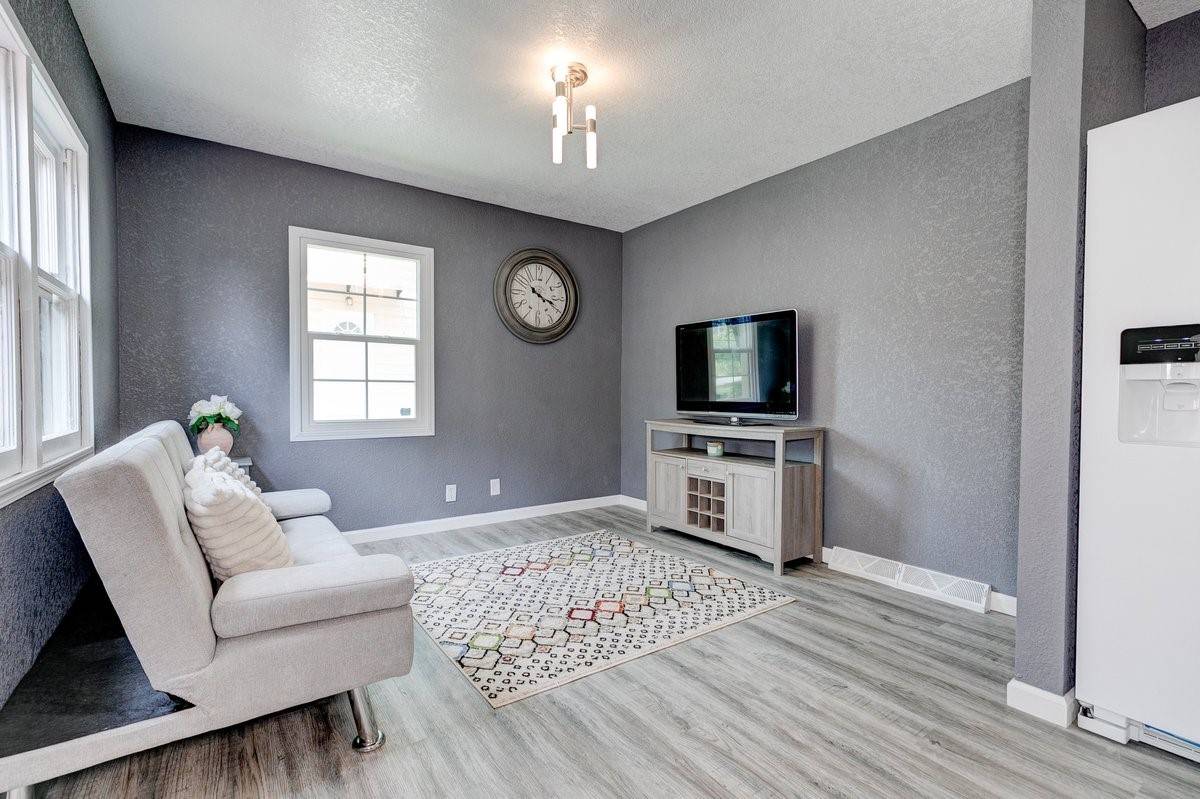 Des Moines, IA 50317,1271 E 36th Street