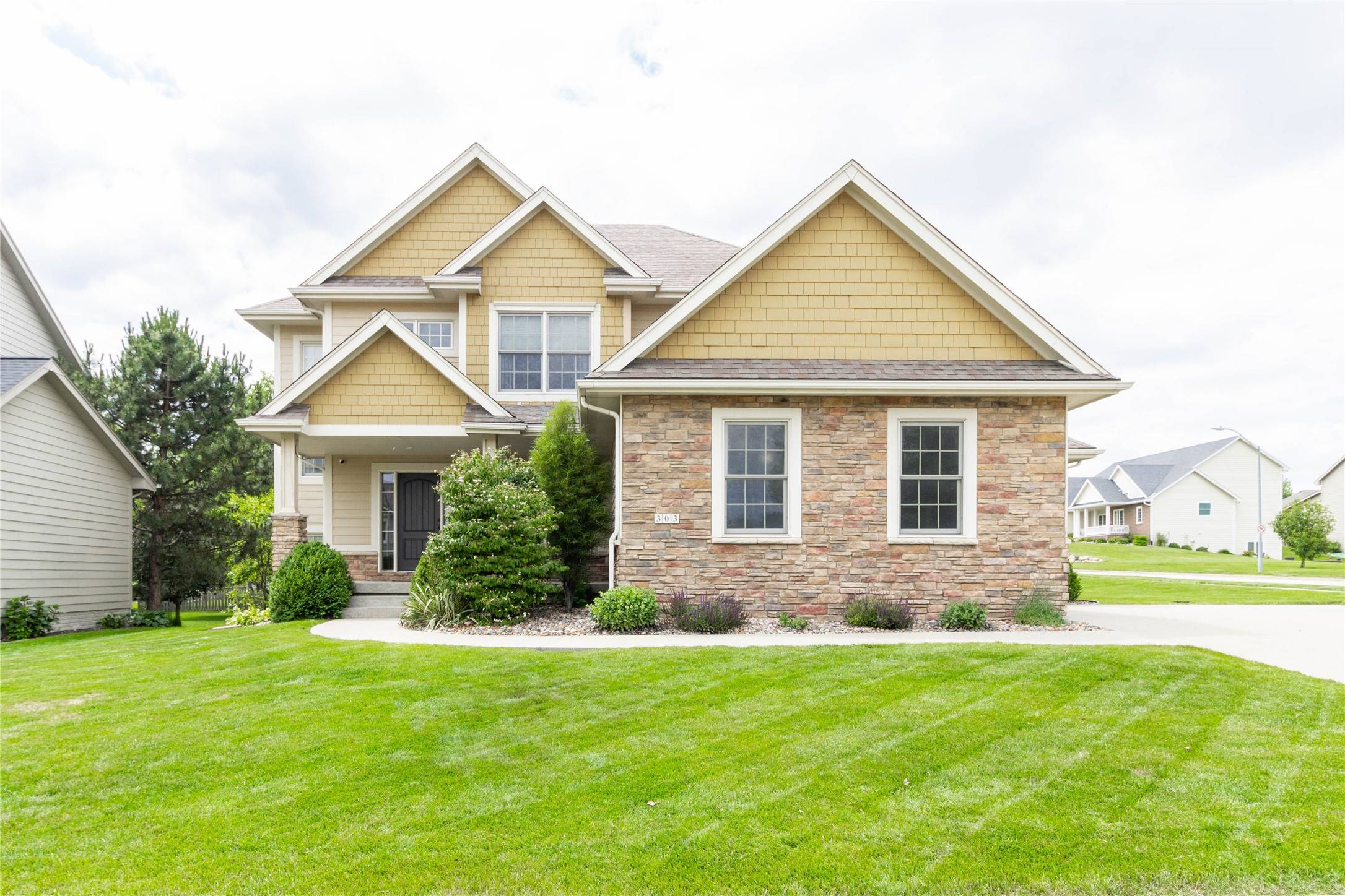 West Des Moines, IA 50266,303 S 61st Street