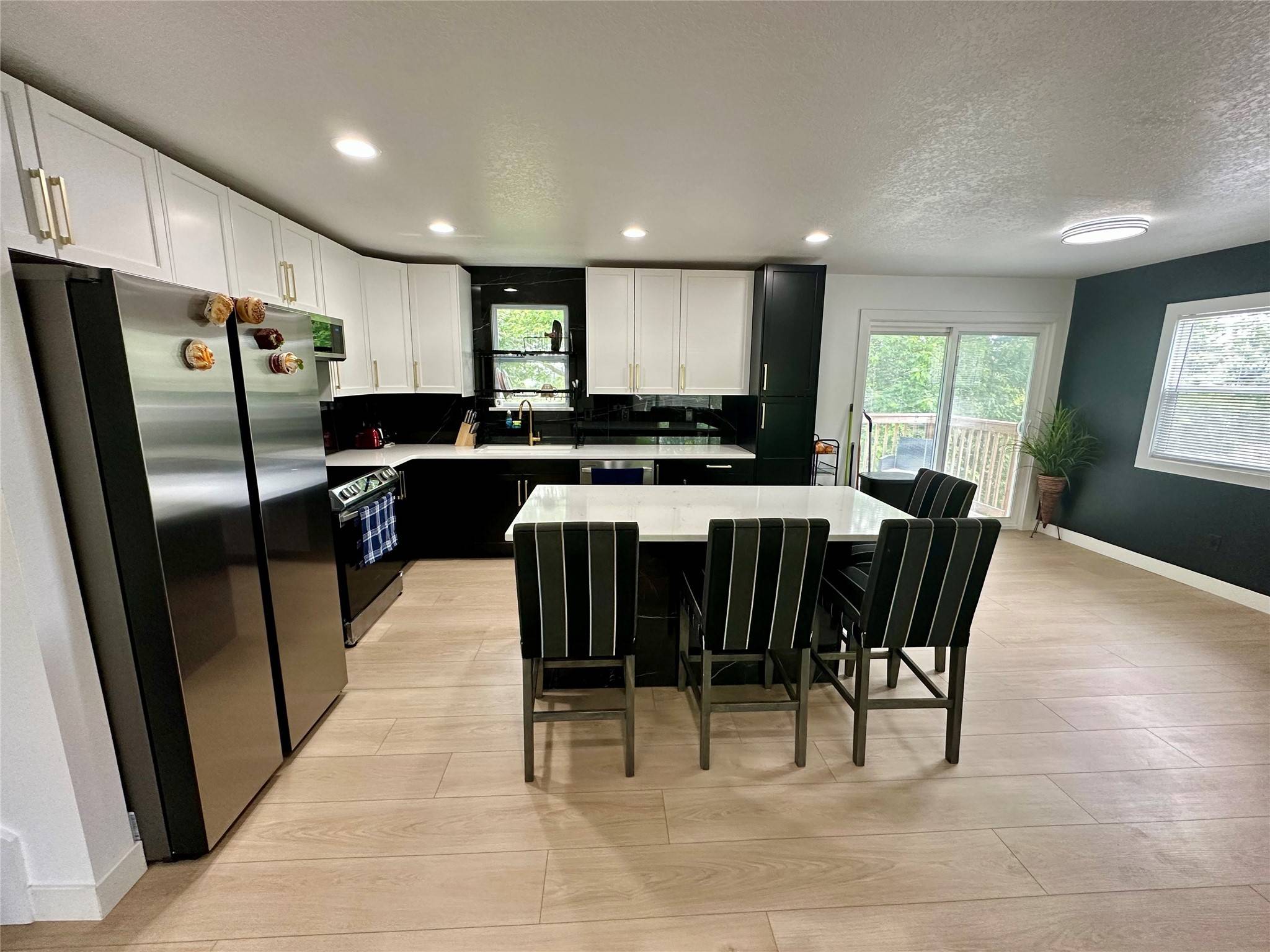 Des Moines, IA 50317,809 Knob Hill Drive