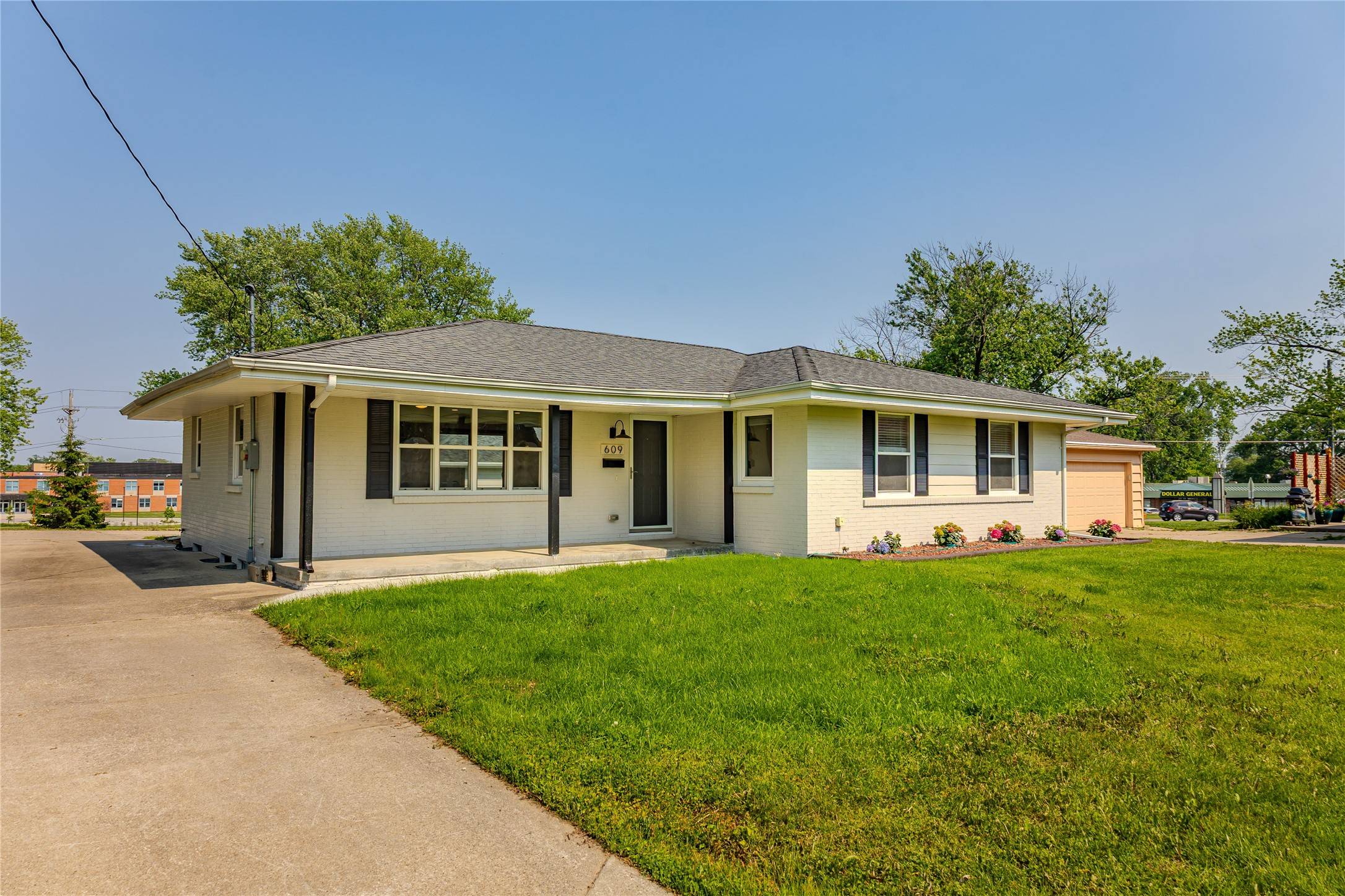 West Des Moines, IA 50265,609 17th Street