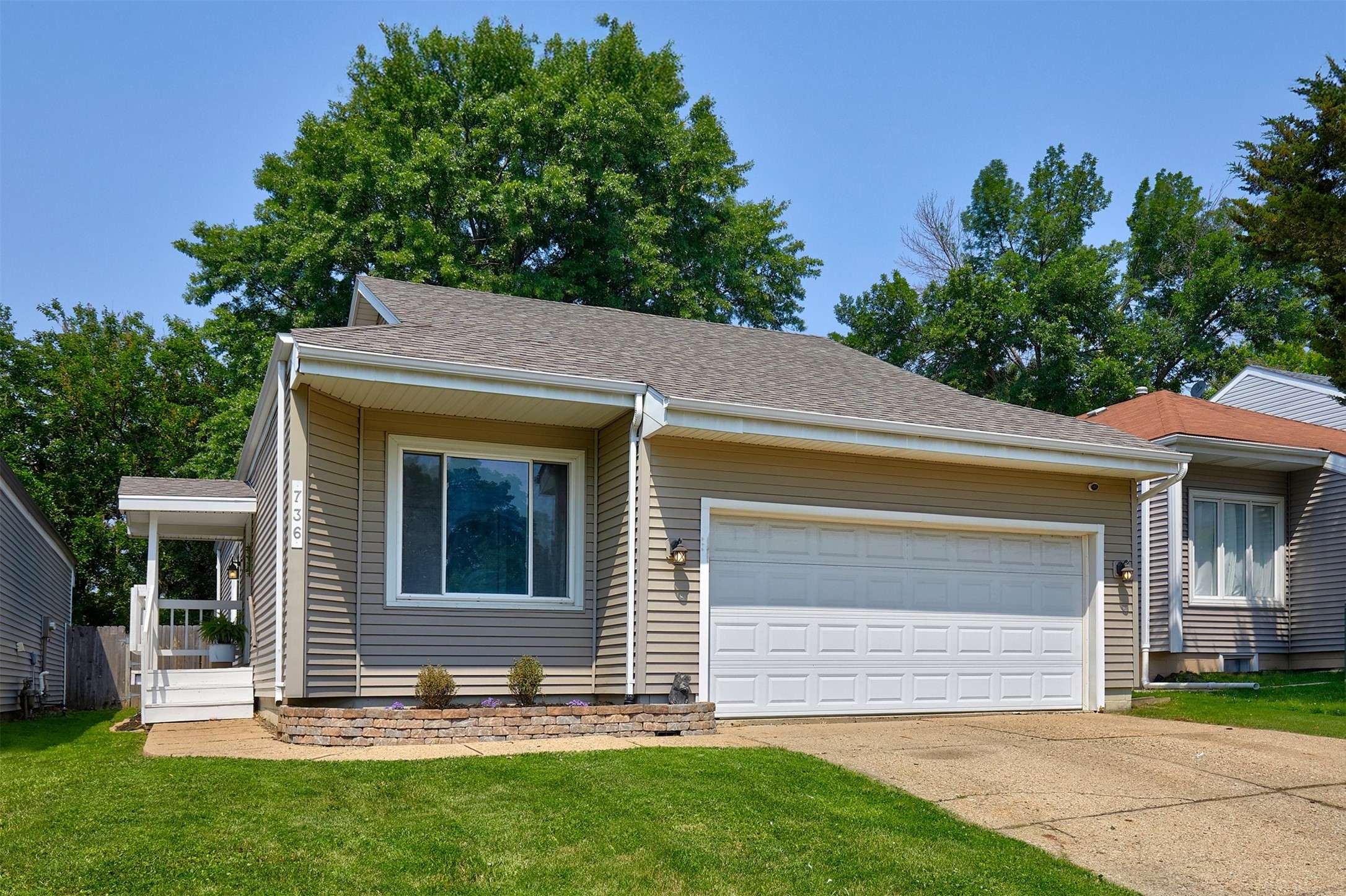 West Des Moines, IA 50265,736 Knolls Court