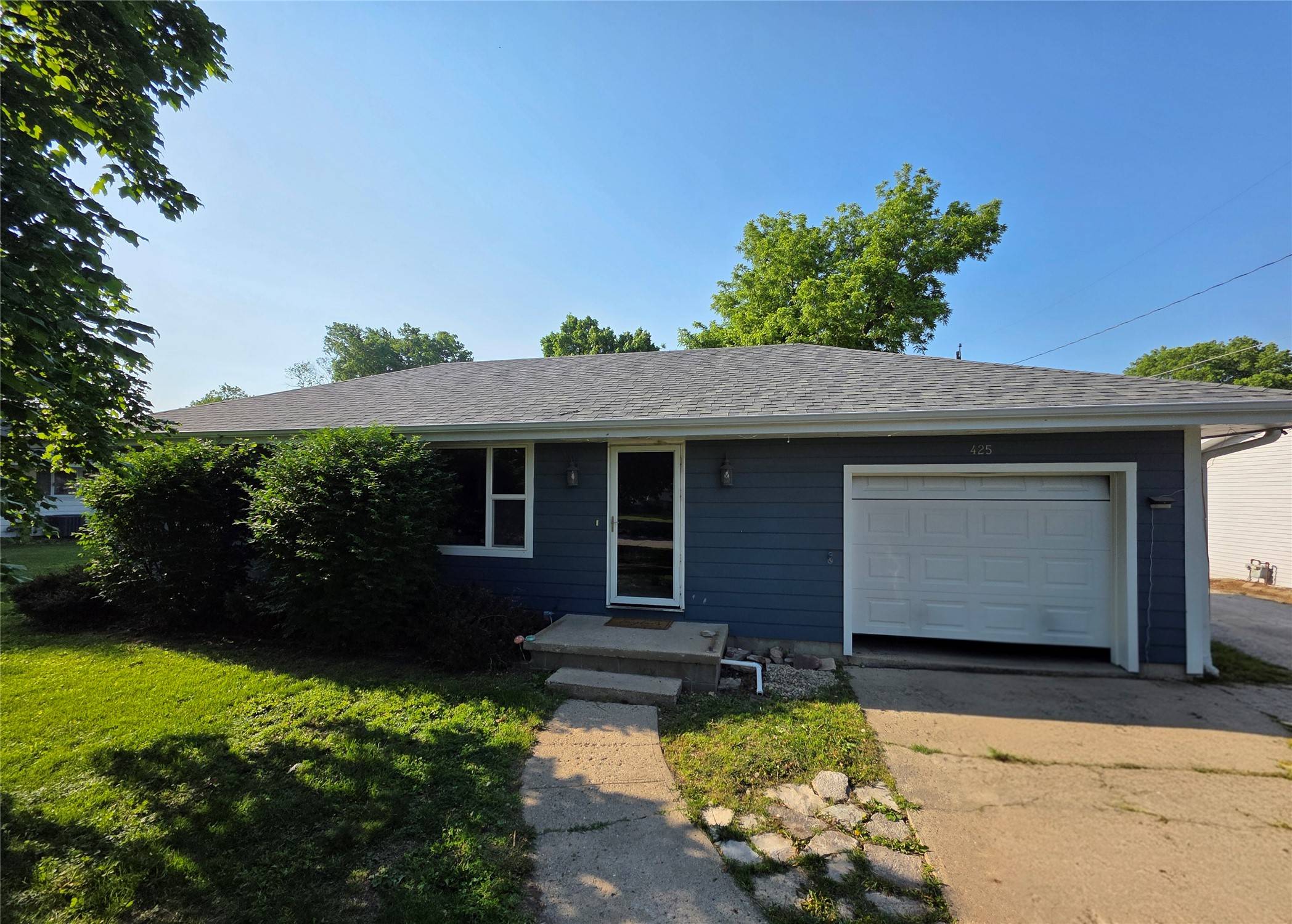 Earlham, IA 50072,425 E 1st Street