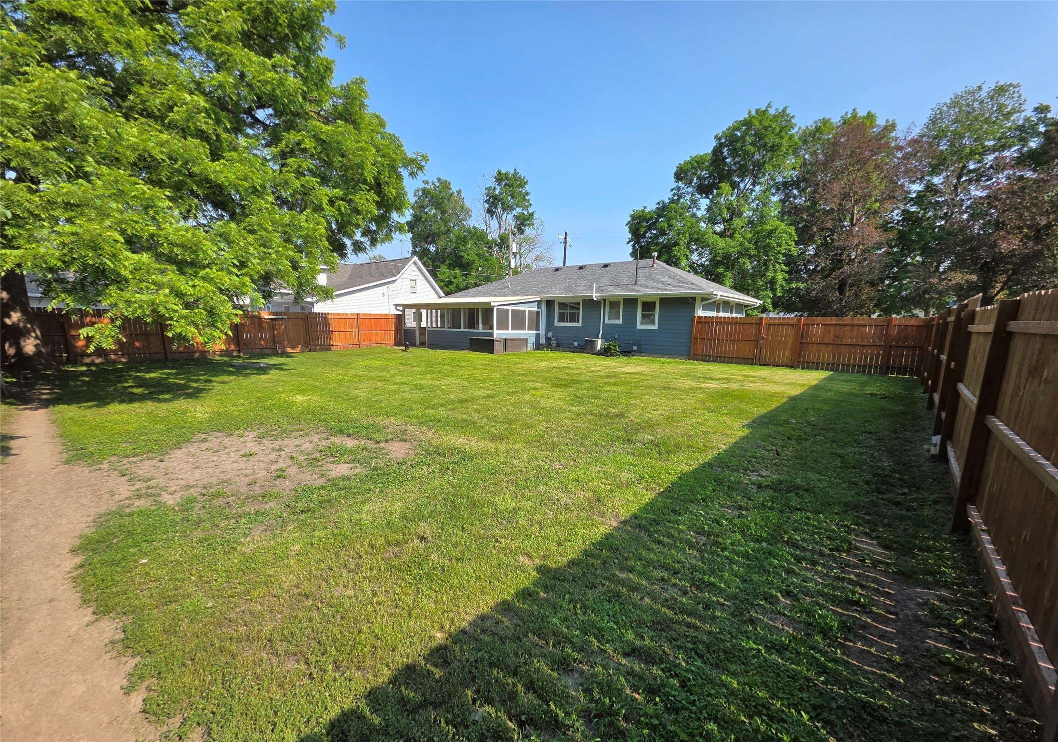 Earlham, IA 50072,425 E 1st Street