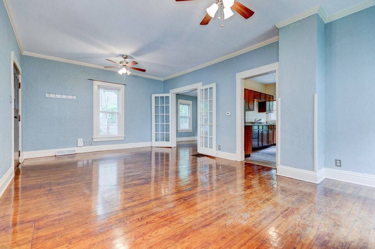 Des Moines, IA 50311,2736 College Avenue