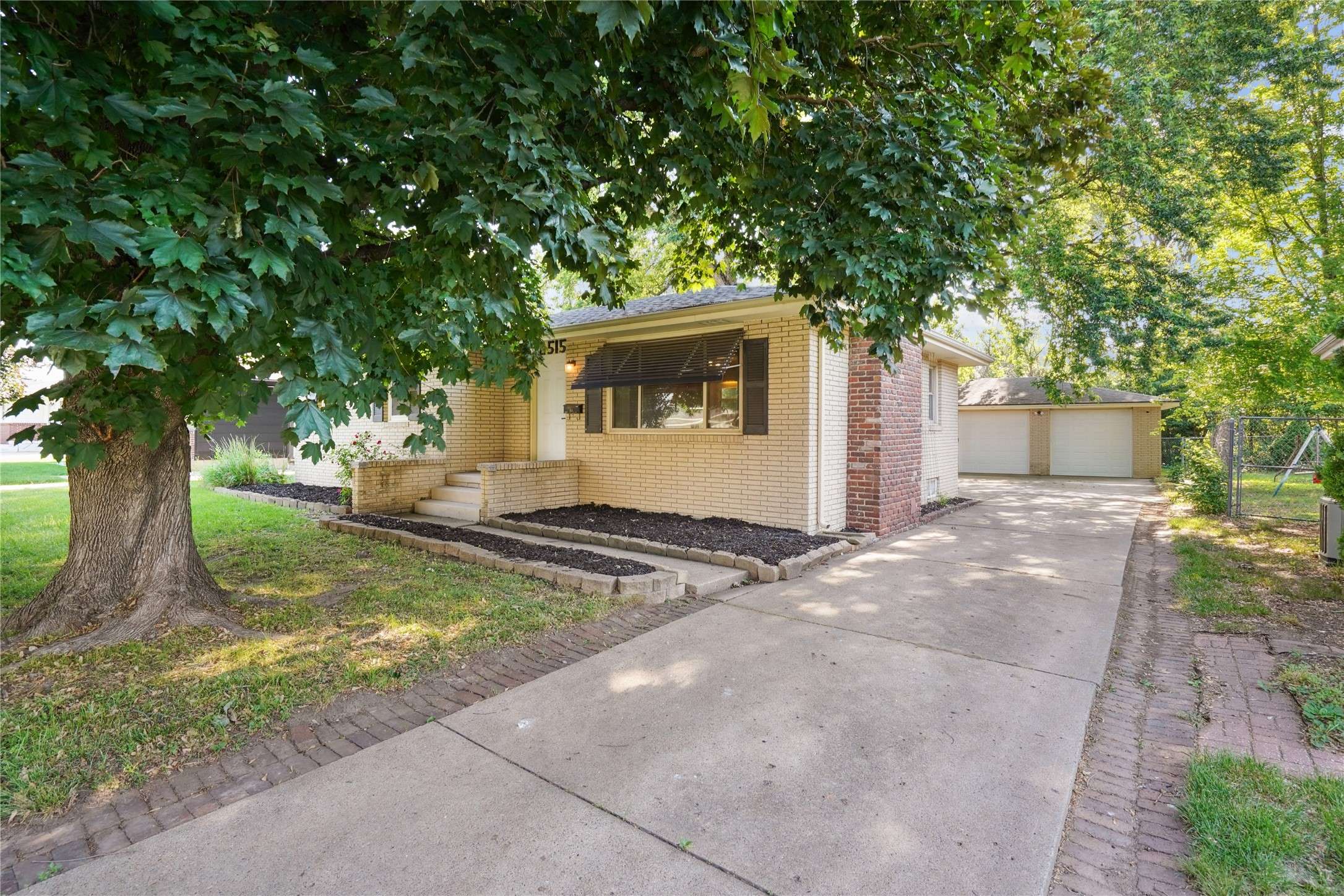 Des Moines, IA 50316,2515 Glenbrook Drive